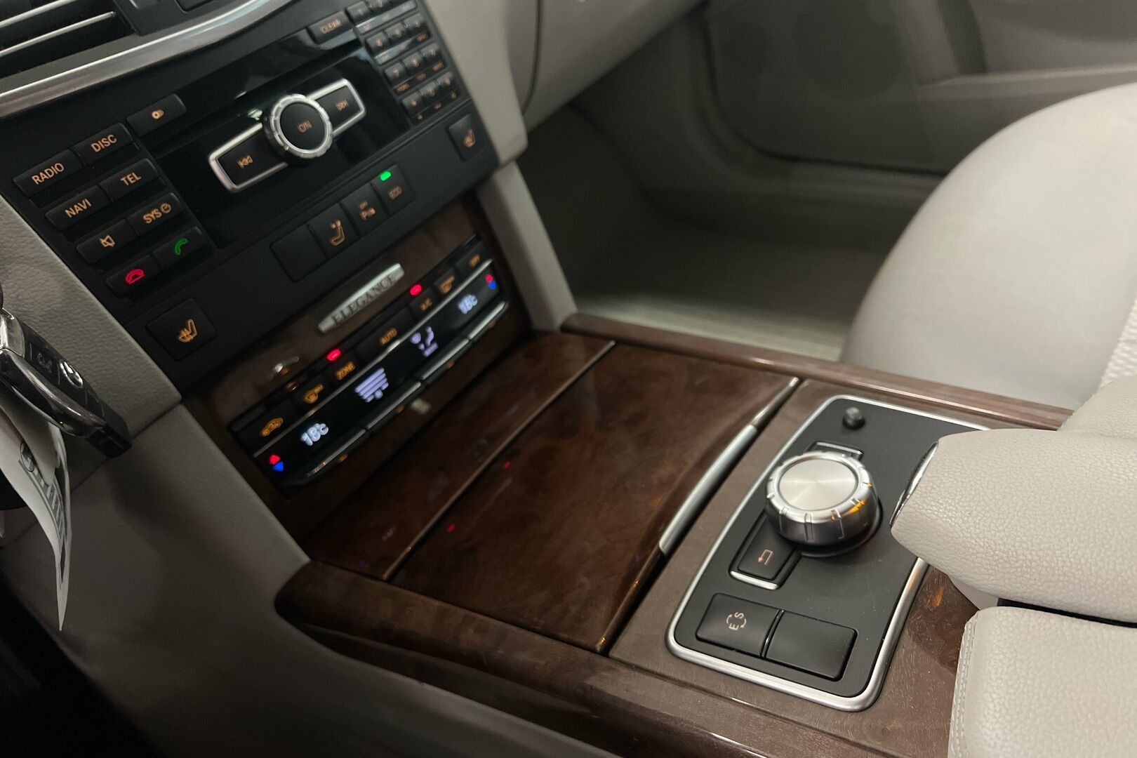Mercedes-Benz E iso kuva 13