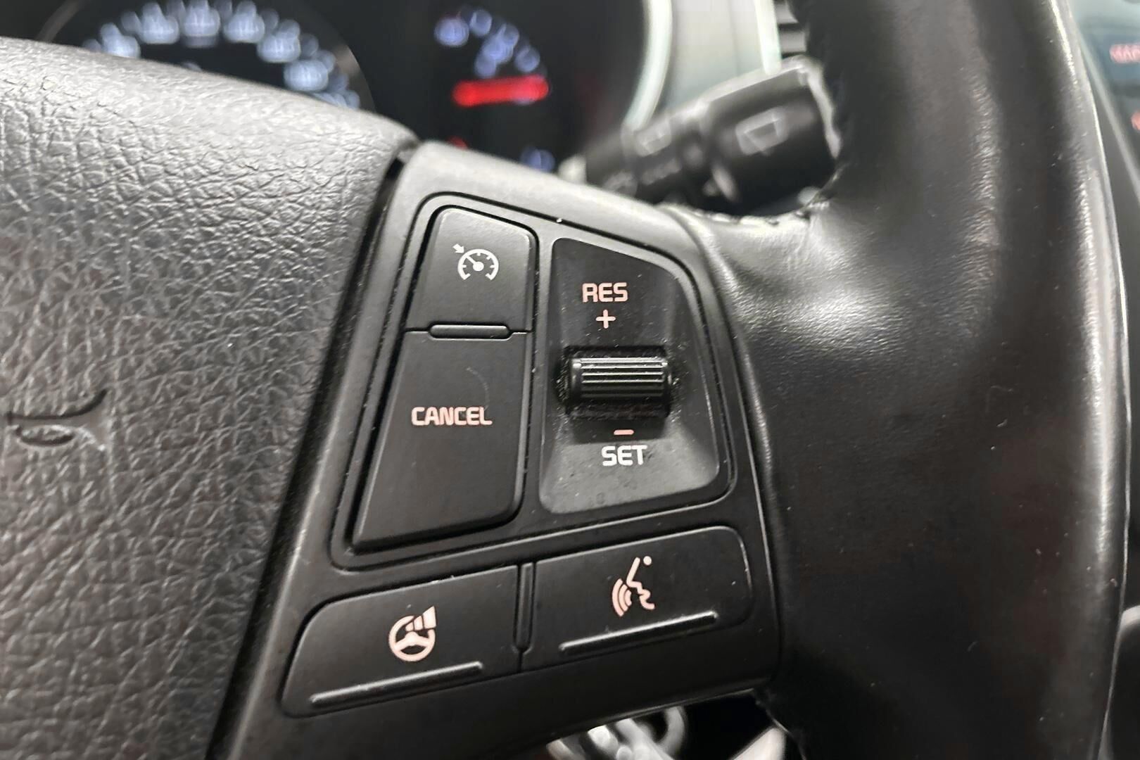 Kia Sorento iso kuva 15
