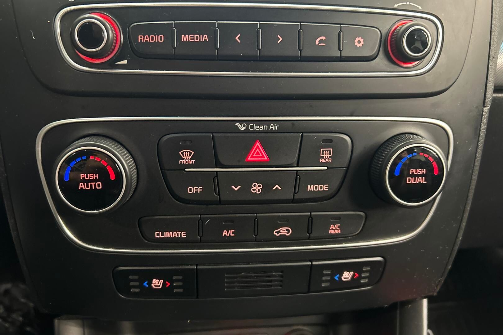 Kia Sorento iso kuva 18