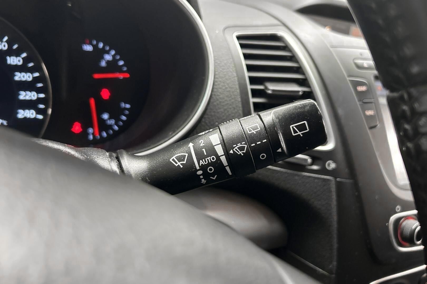 Kia Sorento iso kuva 21