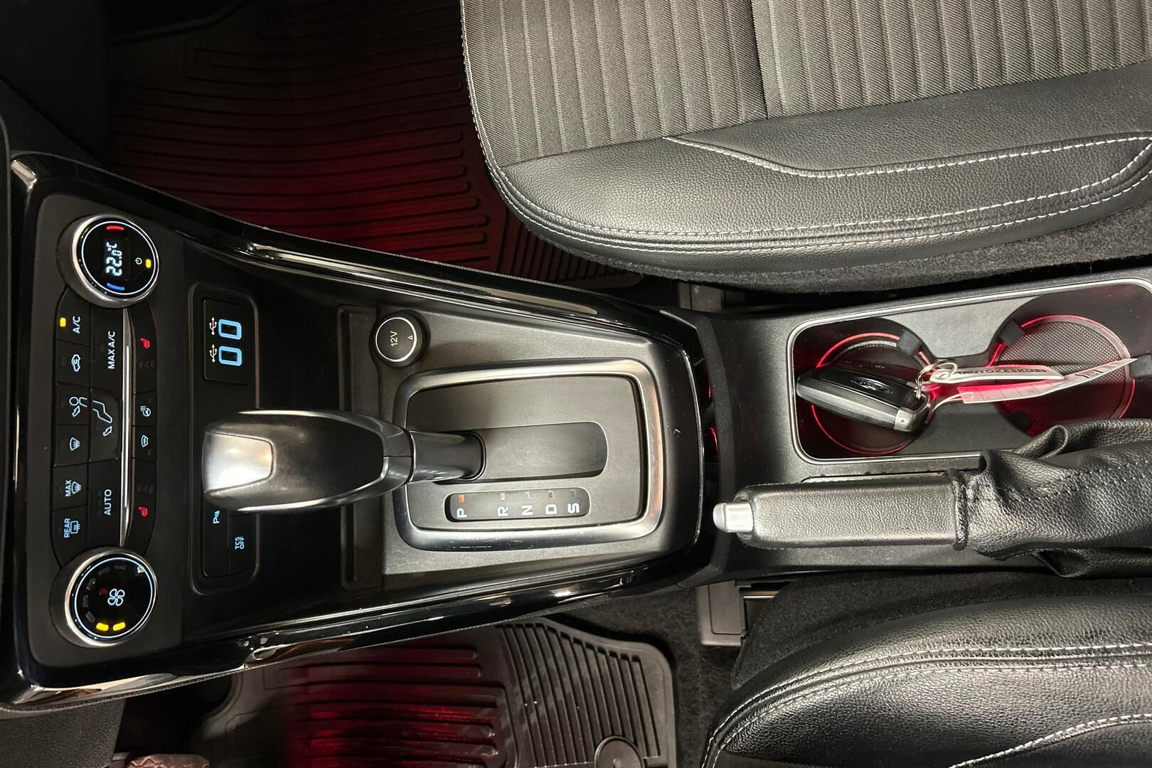 Ford Ecosport iso kuva 18