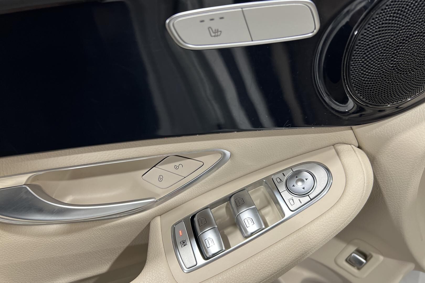 Mercedes-Benz GLC iso kuva 11