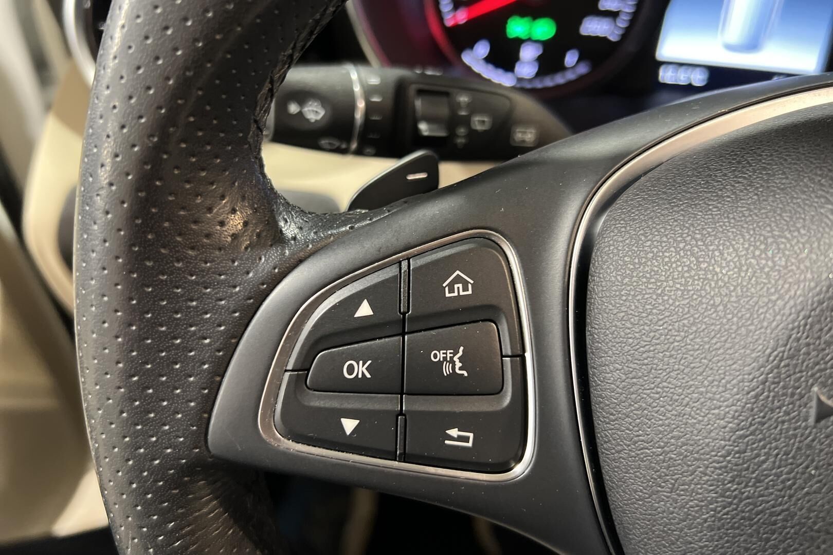 Mercedes-Benz GLC iso kuva 12