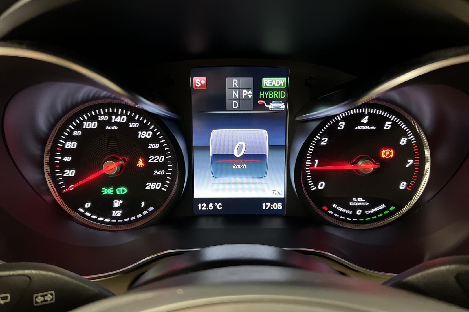 Mercedes-Benz GLC iso kuva 13