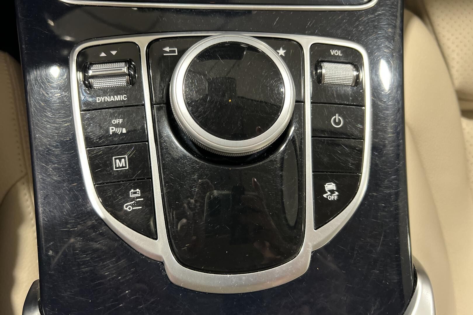 Mercedes-Benz GLC iso kuva 14