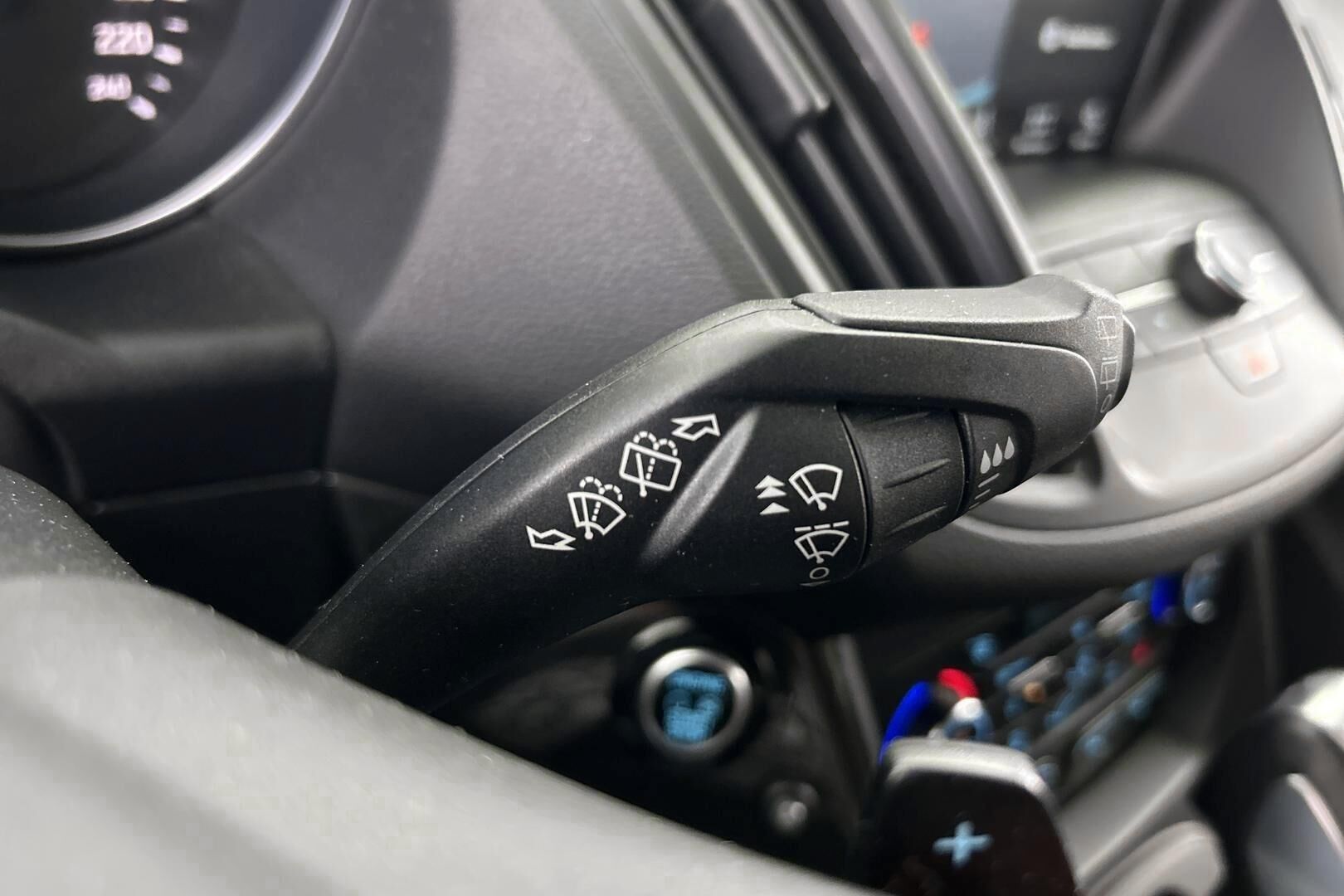 Ford Kuga iso kuva 16