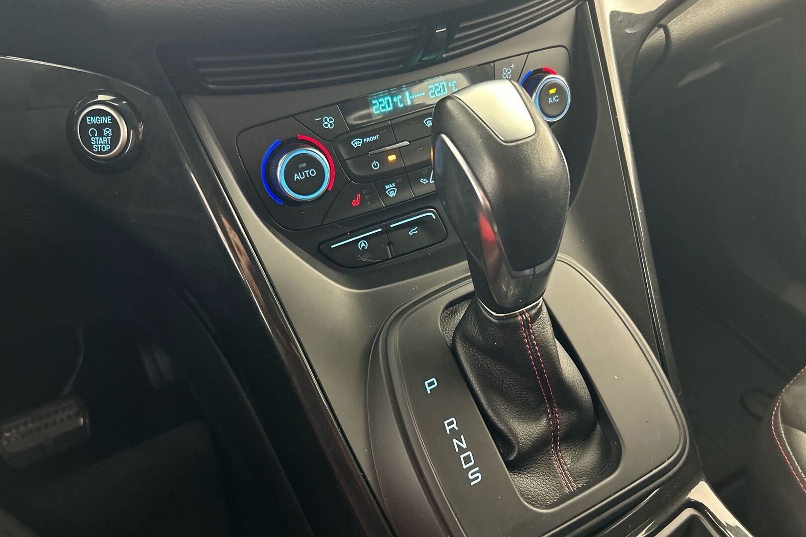 Ford Kuga iso kuva 16