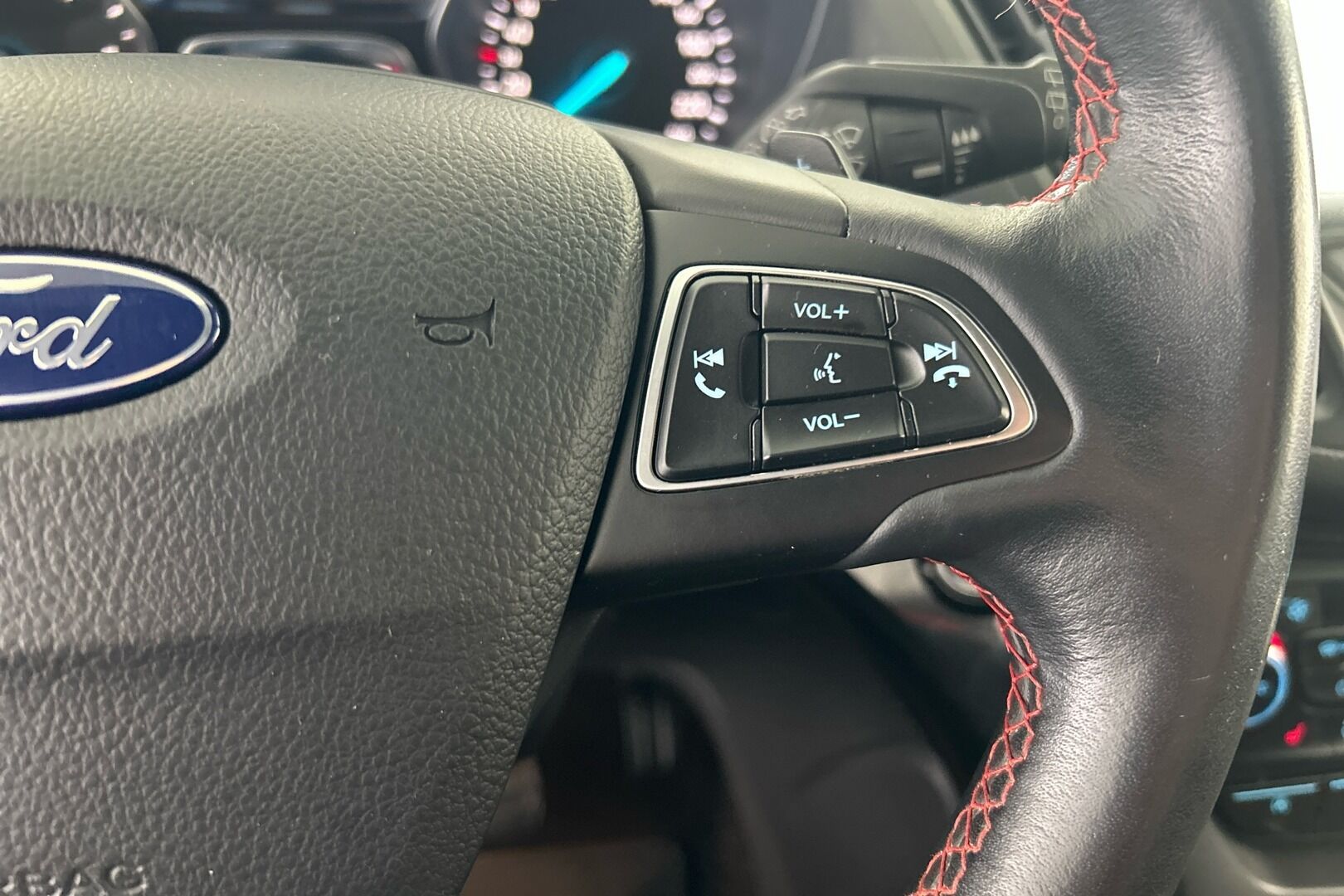 Ford Kuga iso kuva 26