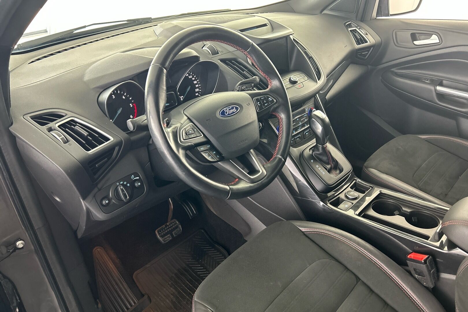 Ford Kuga iso kuva 8