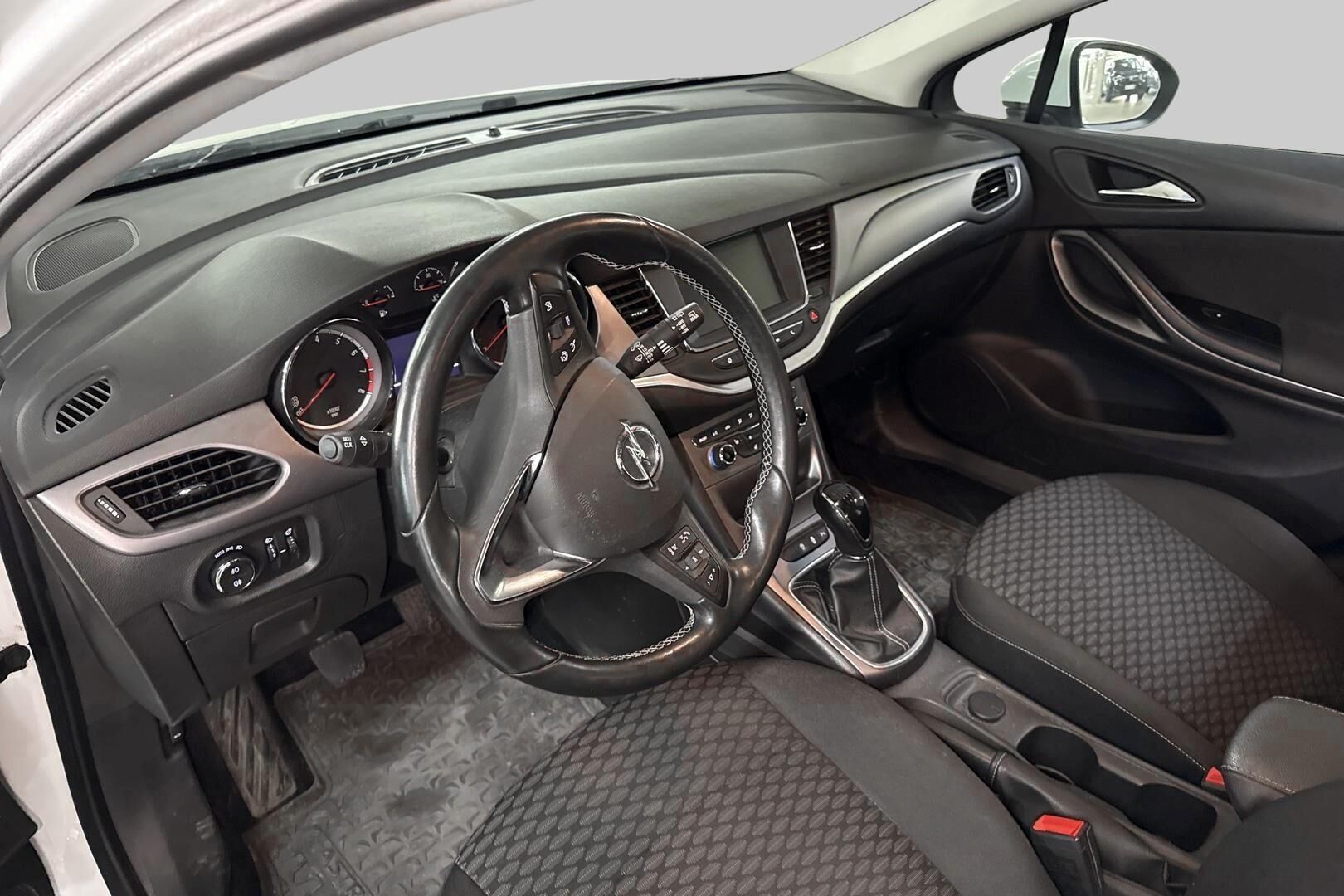Opel Astra iso kuva 2