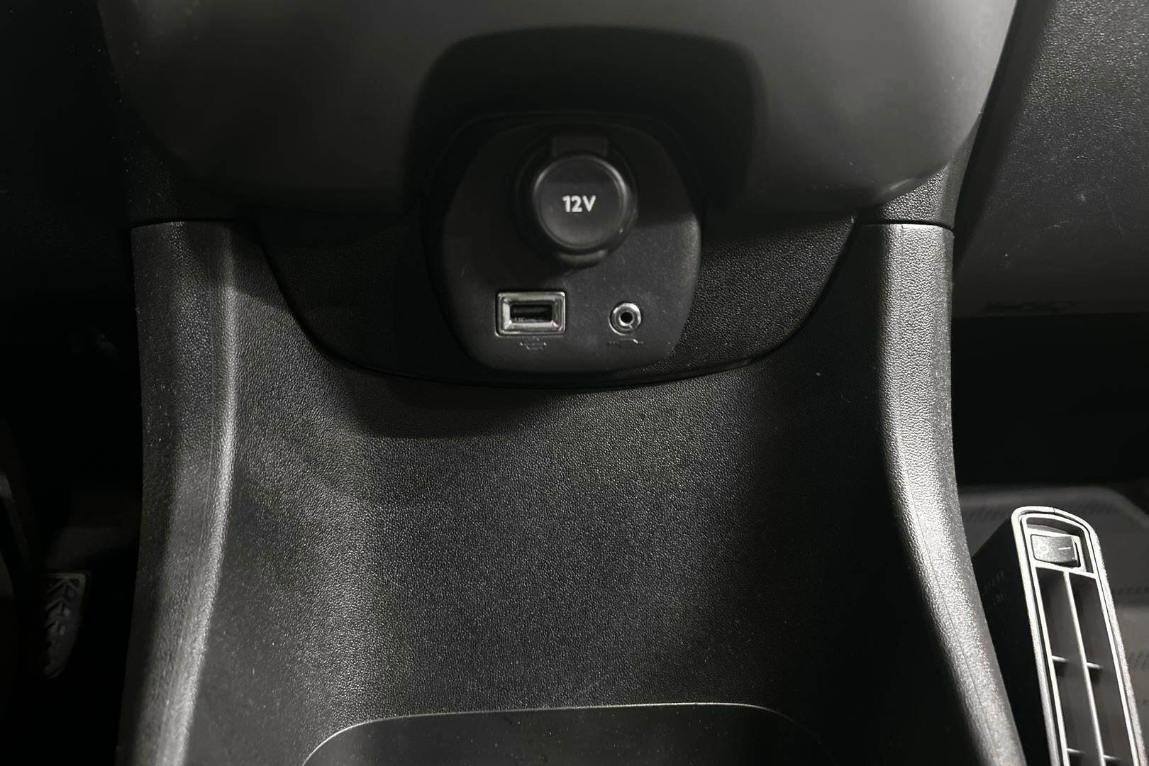 Peugeot 108 iso kuva 19
