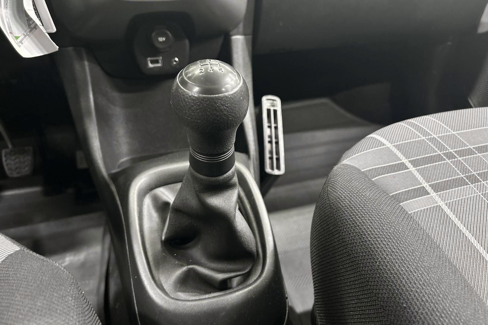 Peugeot 108 iso kuva 21