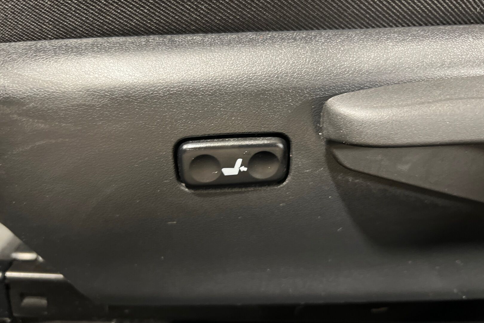 Toyota Auris iso kuva 10