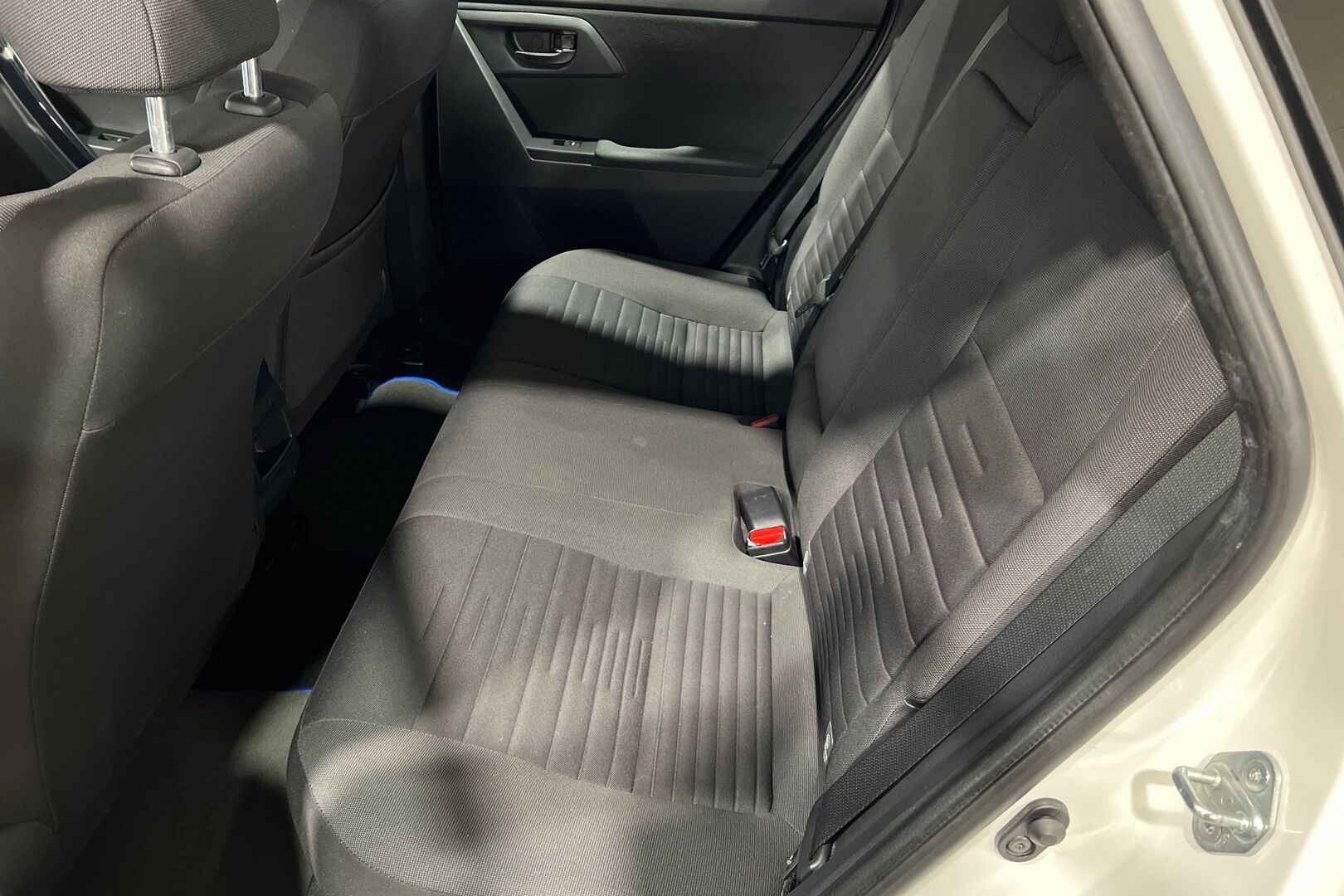 Toyota Auris iso kuva 8