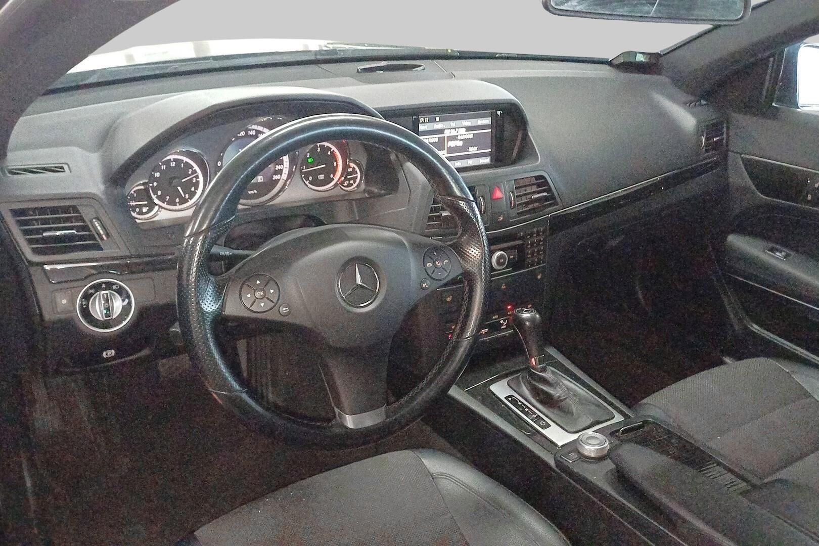 Mercedes-Benz E iso kuva 2