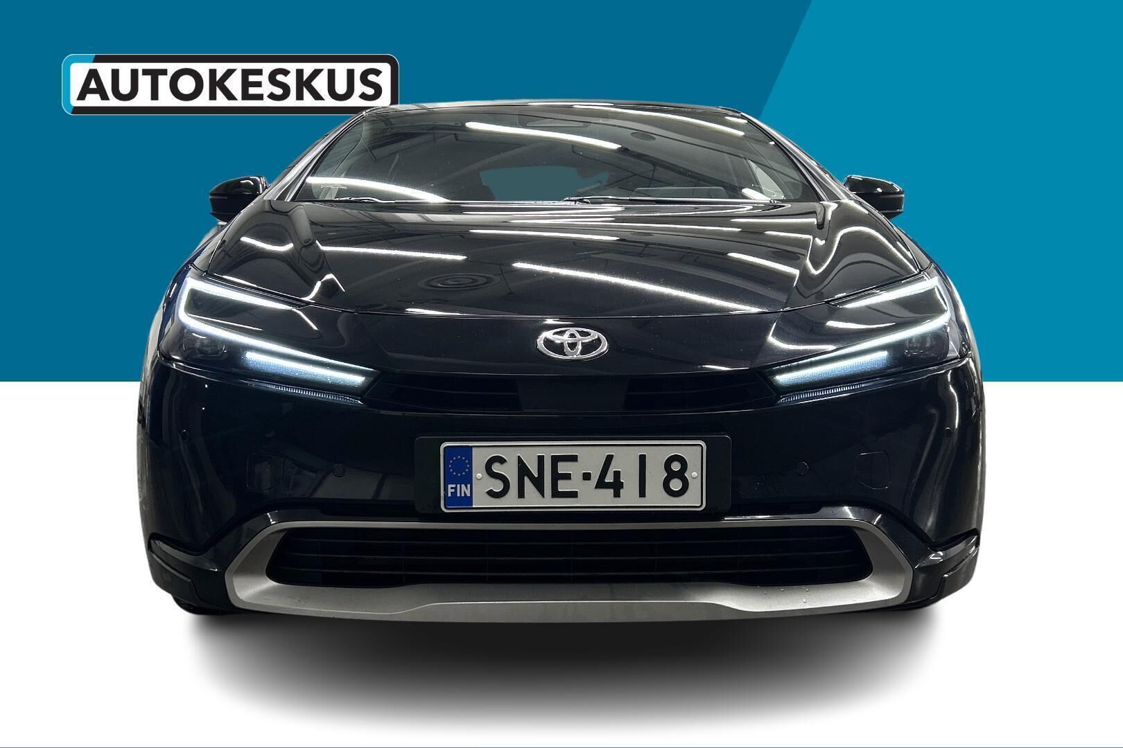 Toyota Prius Plug-in iso kuva 13