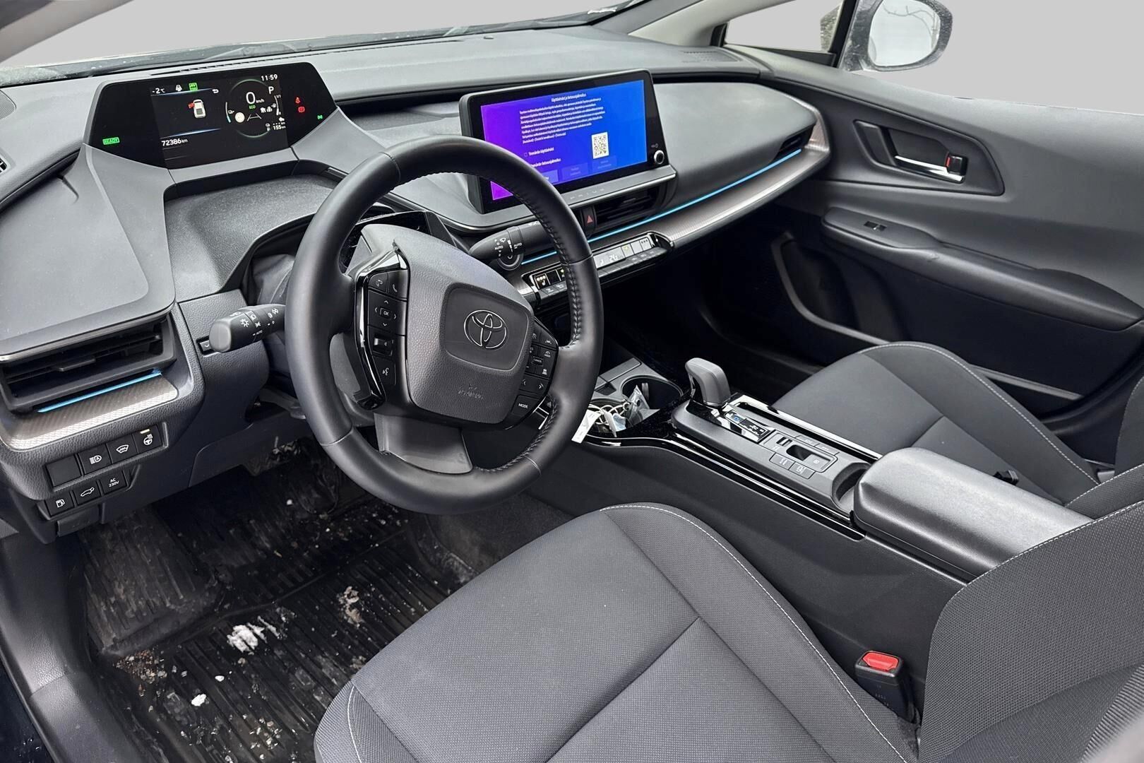 Toyota Prius Plug-in iso kuva 1