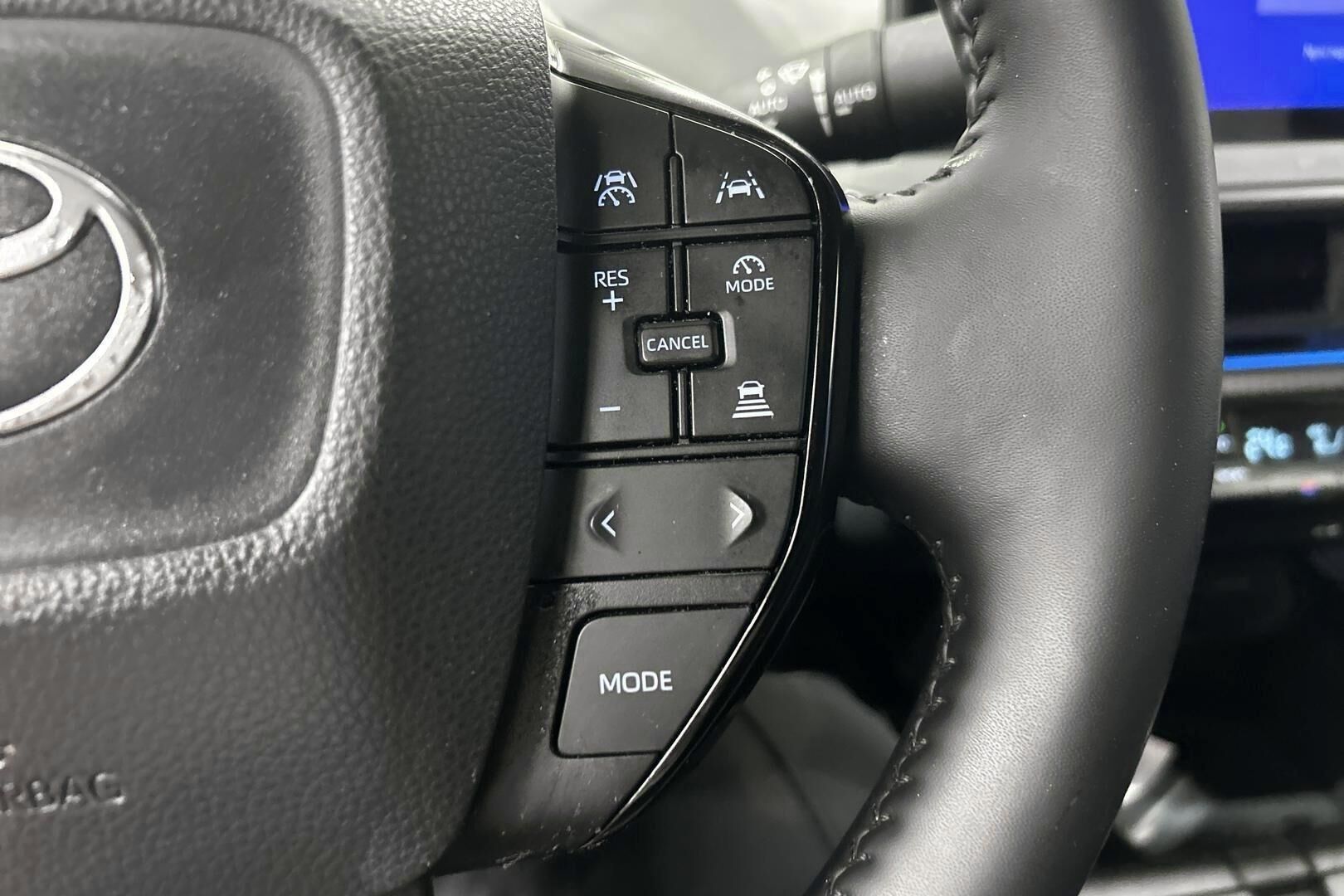 Toyota Prius Plug-in iso kuva 6