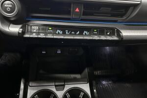 Toyota Prius Plug-in esikatselu 23