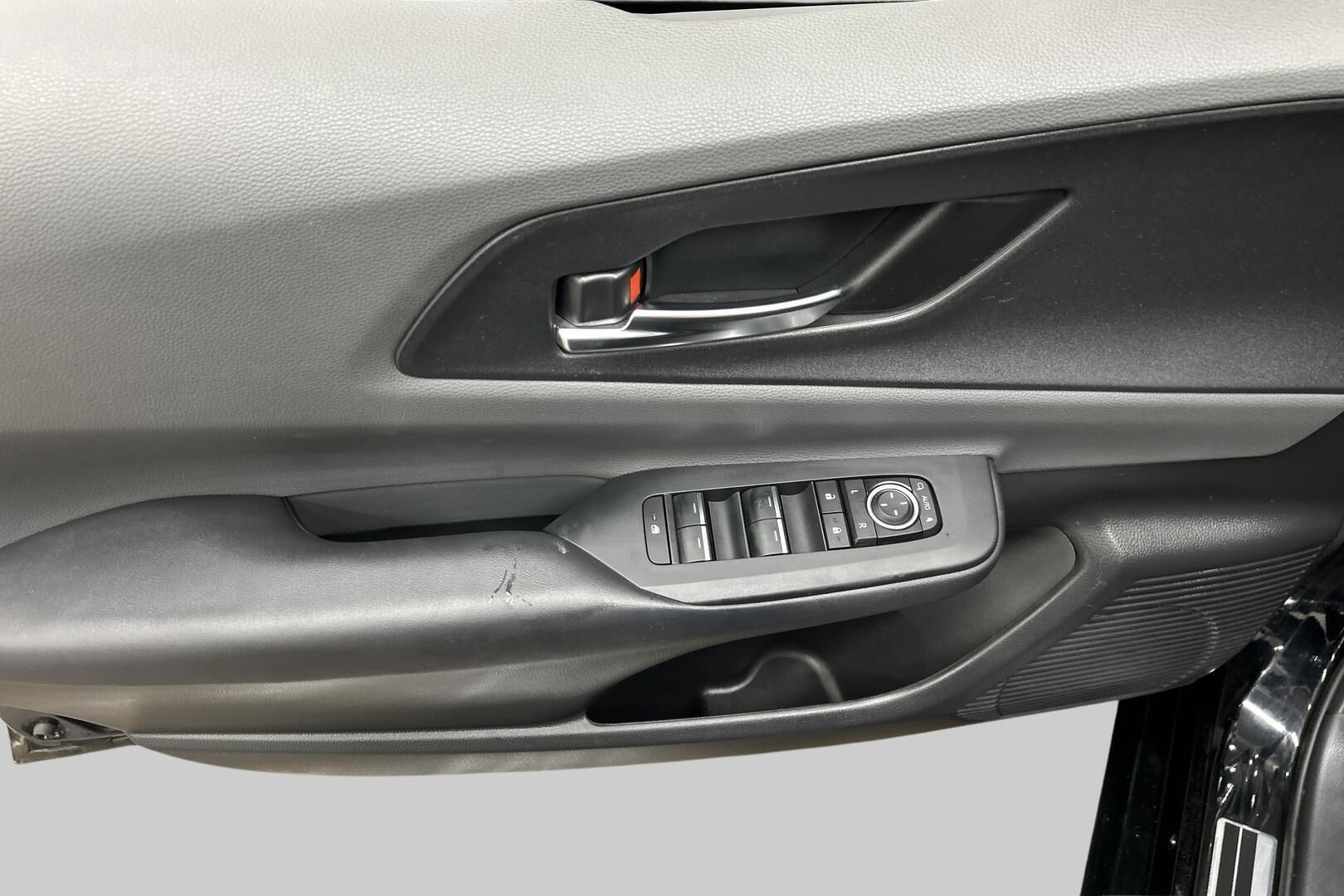 Toyota Prius Plug-in iso kuva 9