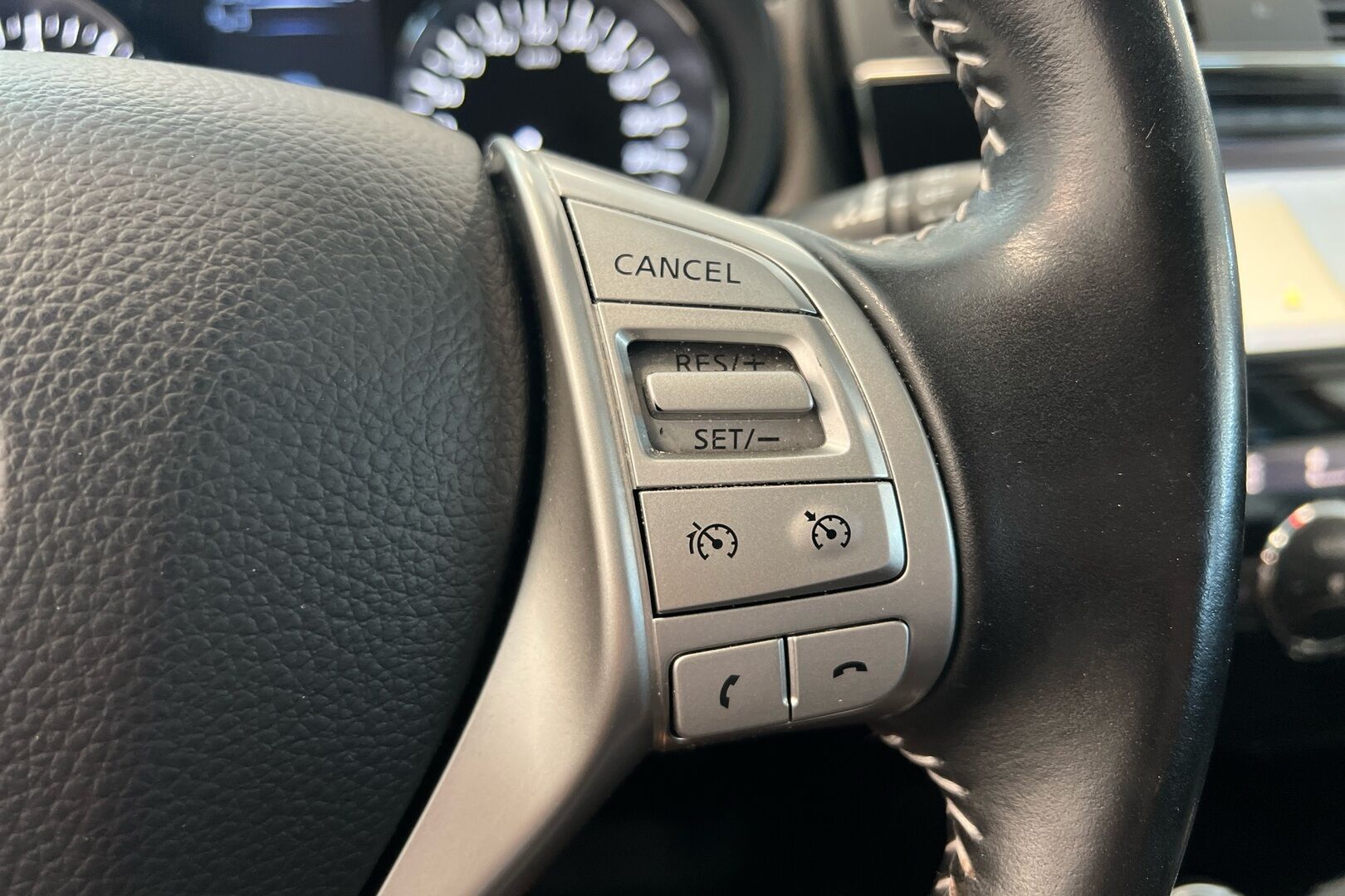 Nissan Pulsar iso kuva 16