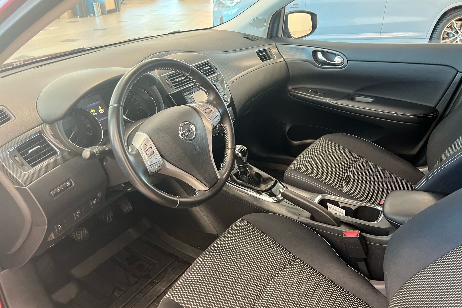 Nissan Pulsar iso kuva 7
