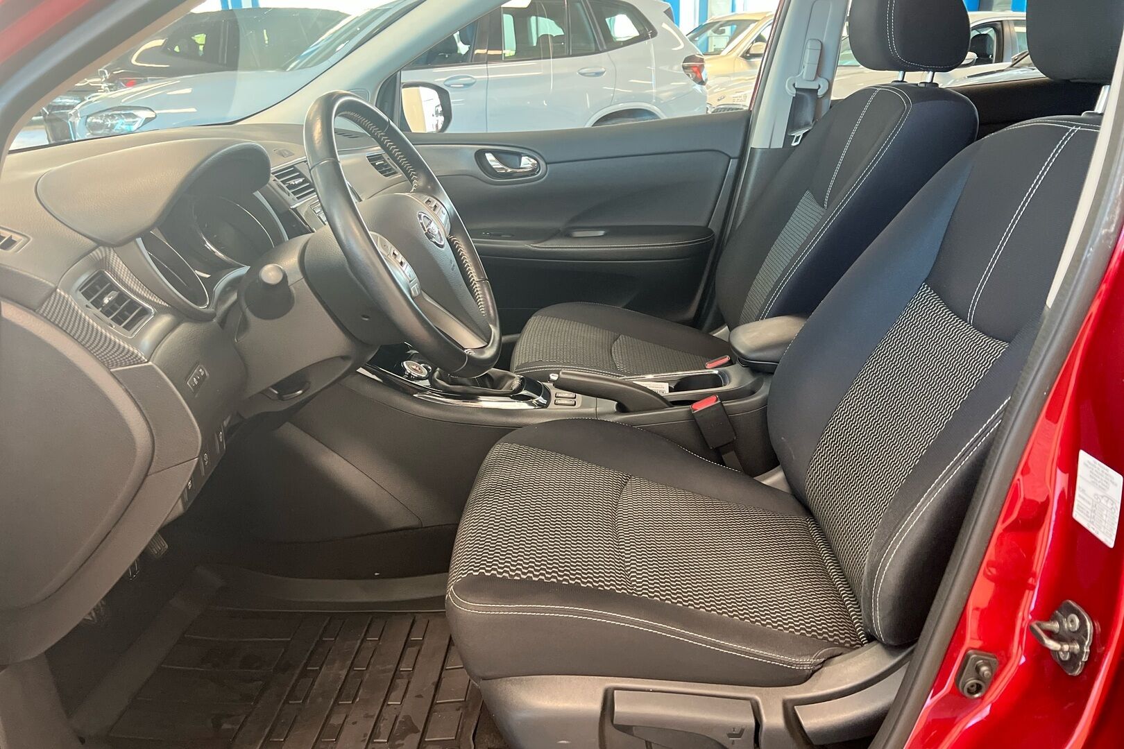 Nissan Pulsar iso kuva 8