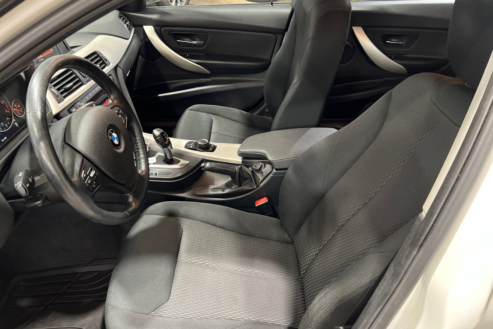 BMW 3-SARJA iso kuva 7