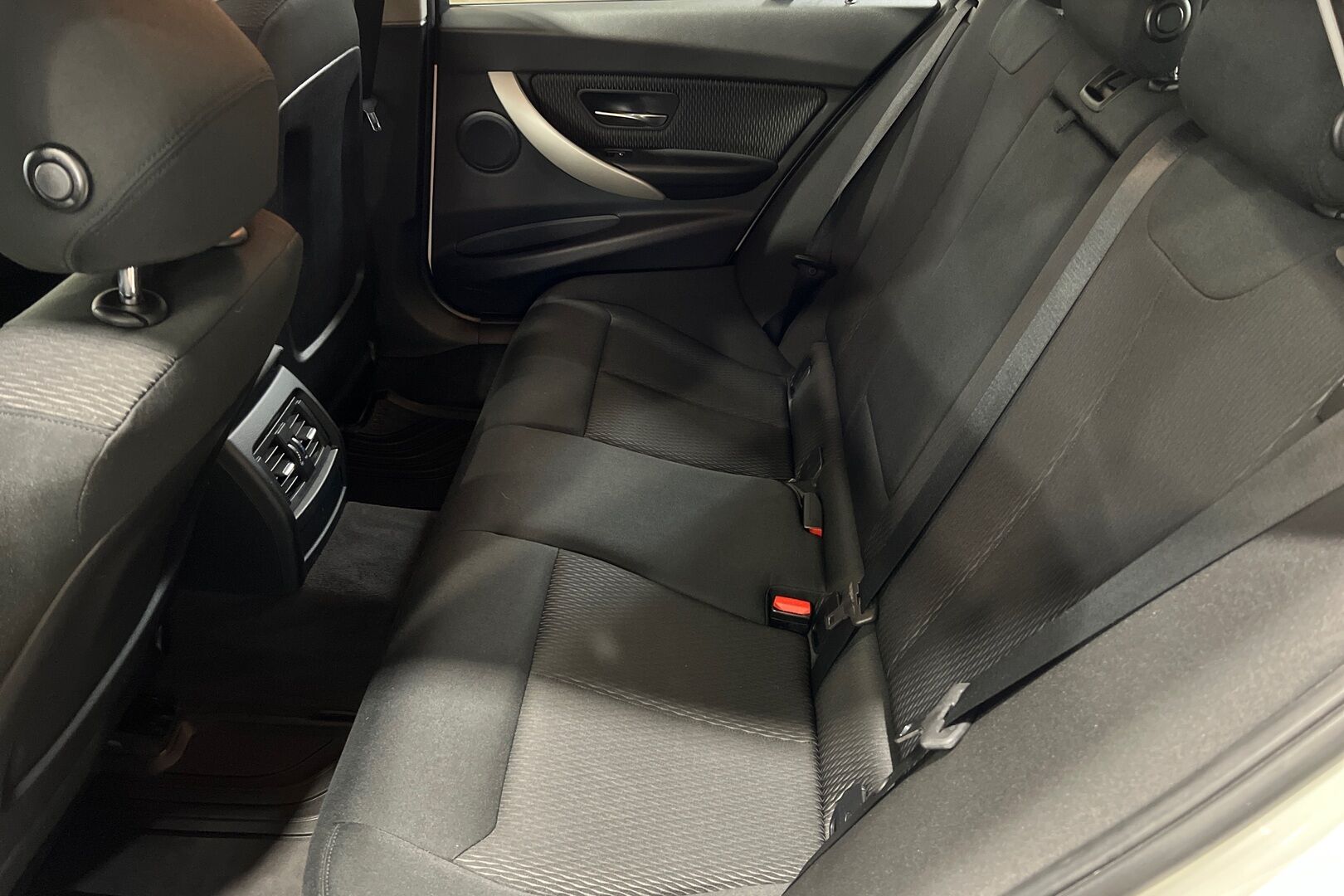 BMW 3-SARJA iso kuva 16