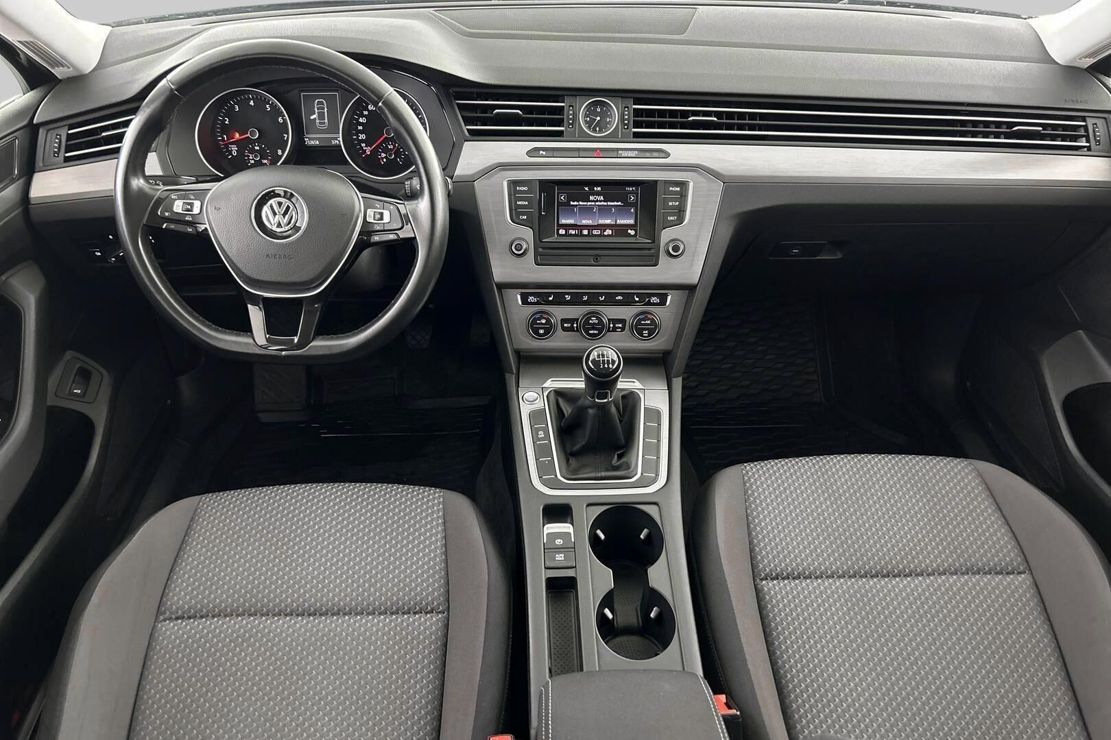 Volkswagen Passat iso kuva 10