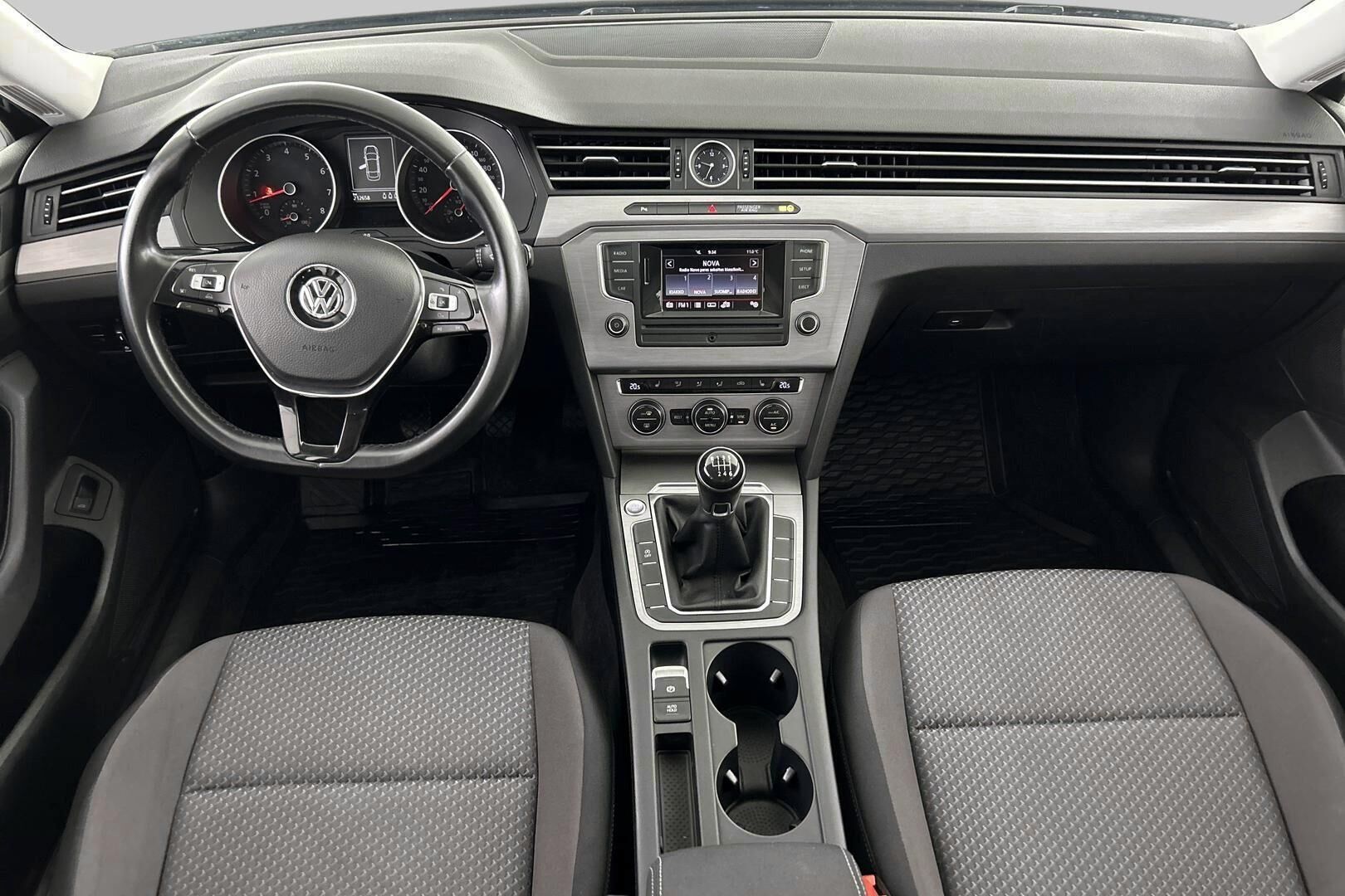 Volkswagen Passat iso kuva 11