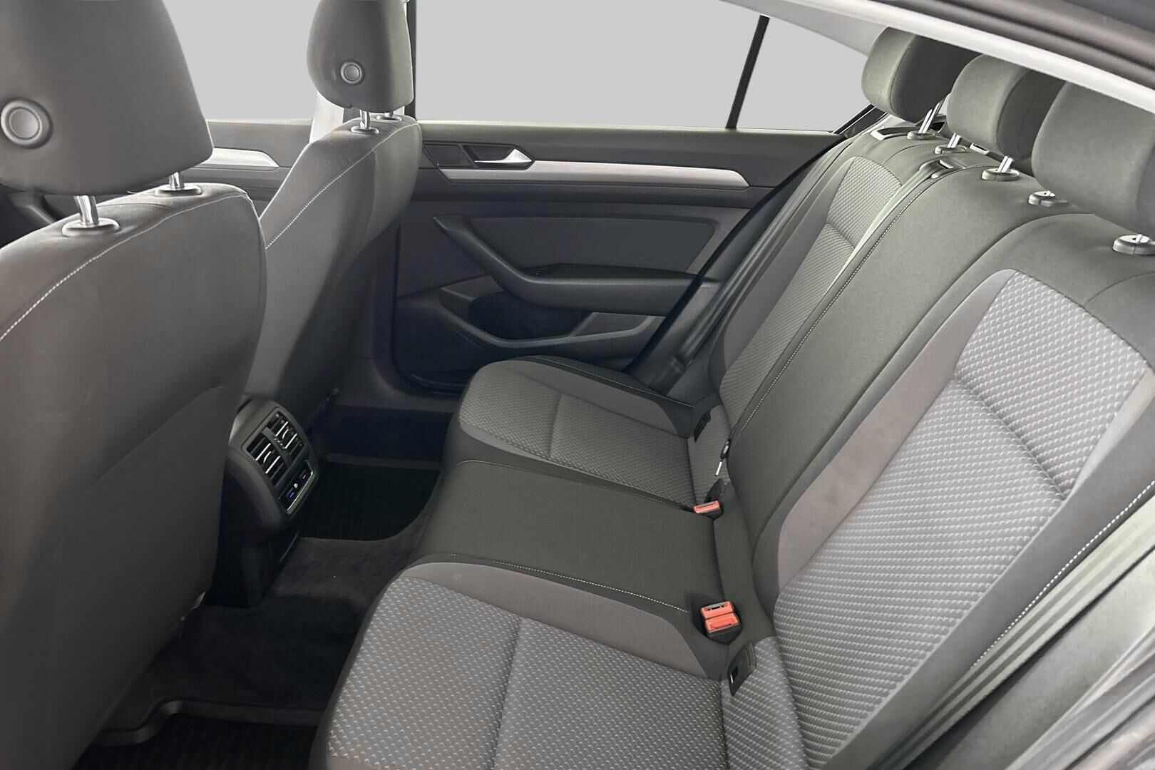 Volkswagen Passat iso kuva 12