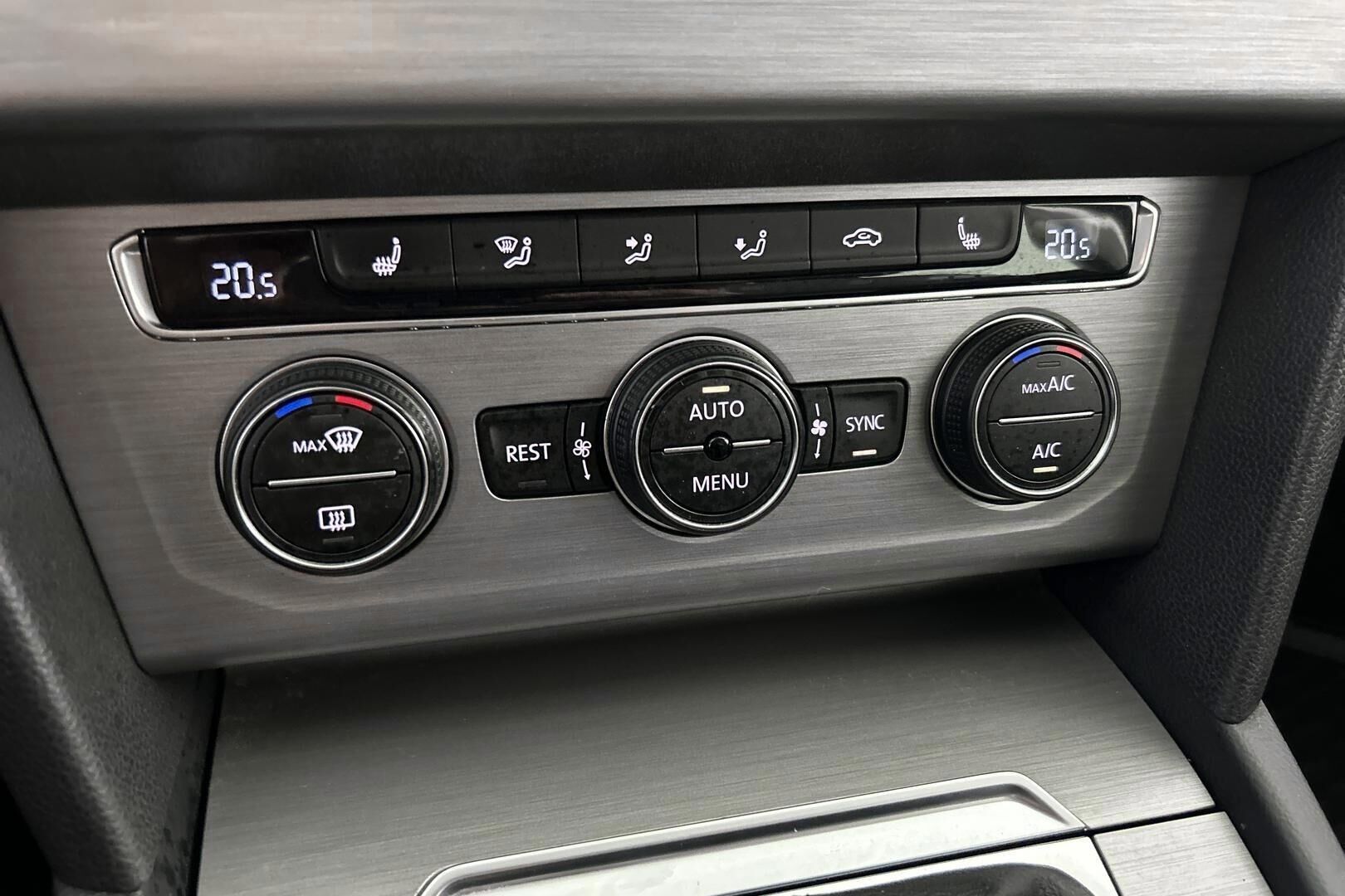 Volkswagen Passat iso kuva 17