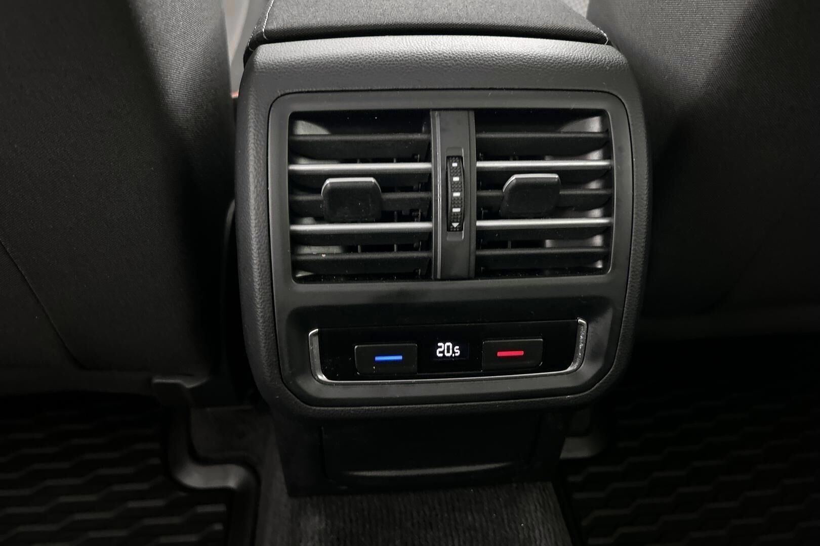 Volkswagen Passat iso kuva 24