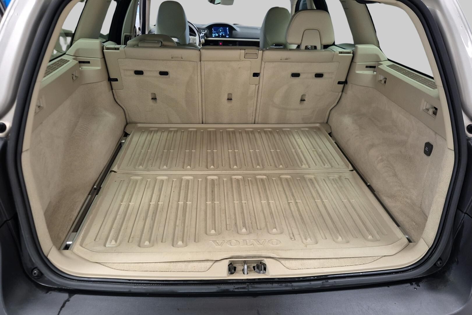Volvo XC70 iso kuva 12