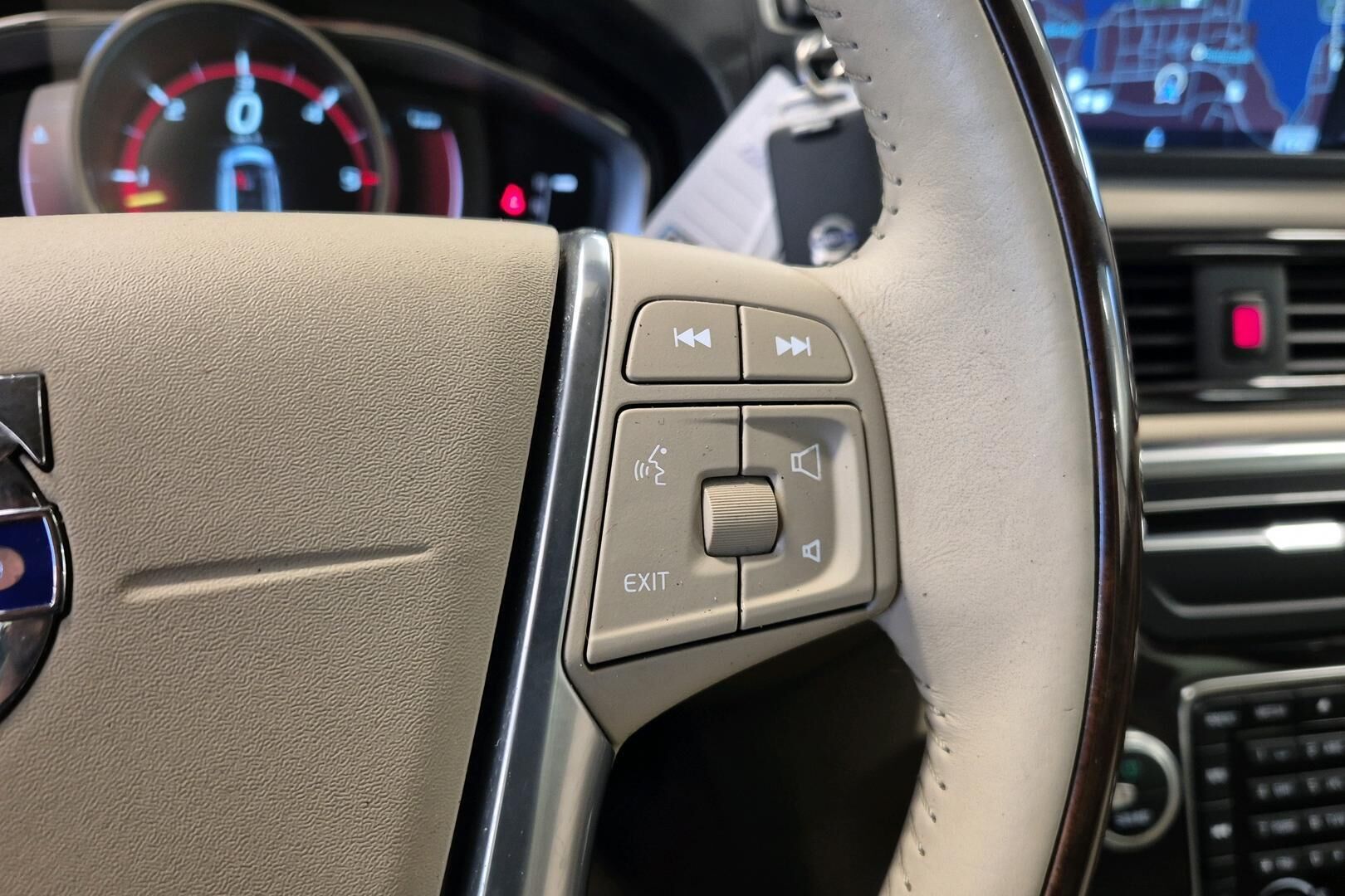 Volvo XC70 iso kuva 18
