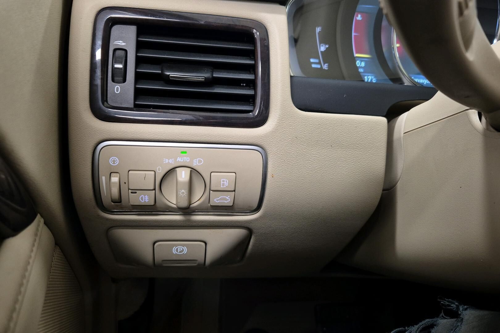 Volvo XC70 iso kuva 21