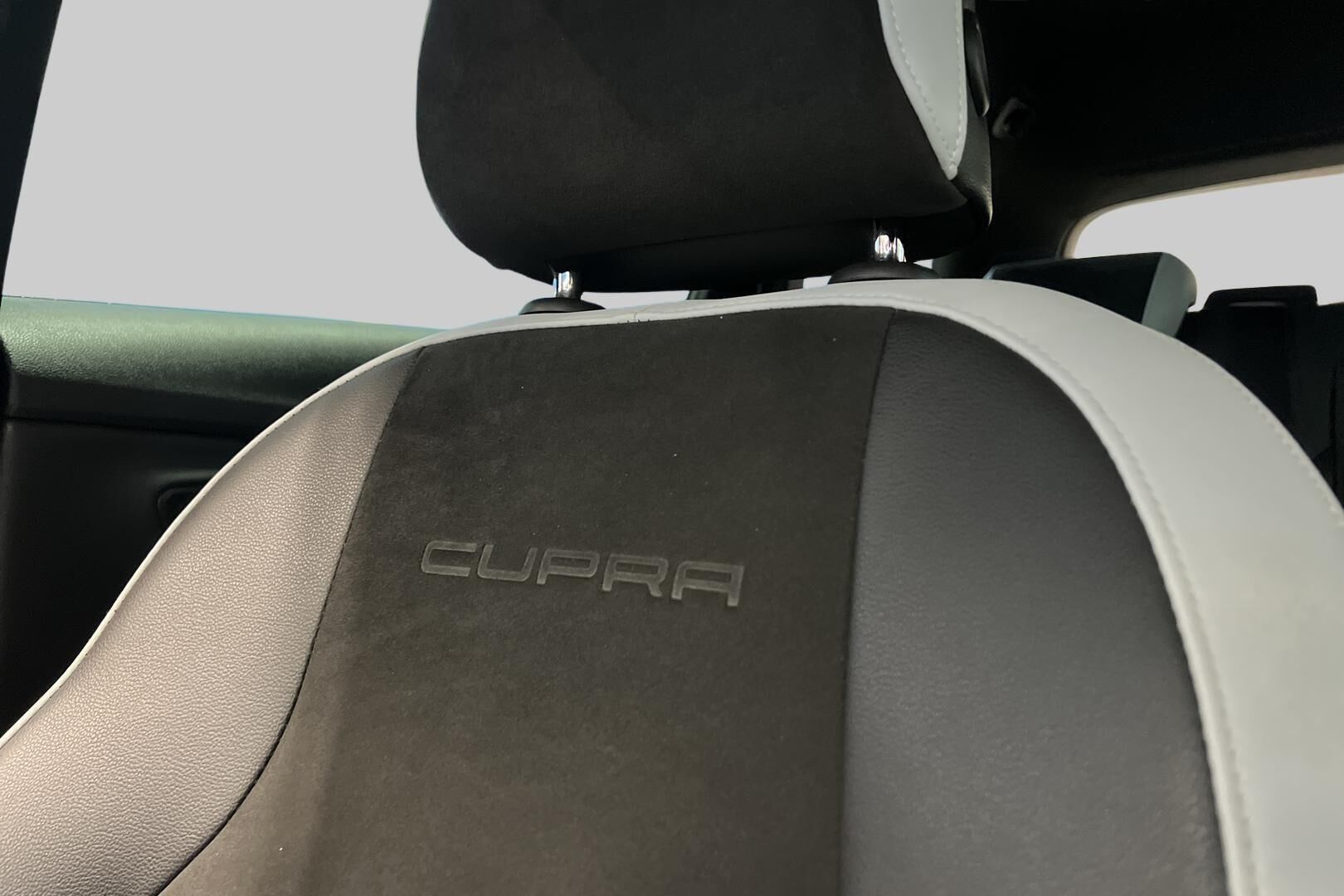 Seat Leon ST iso kuva 18