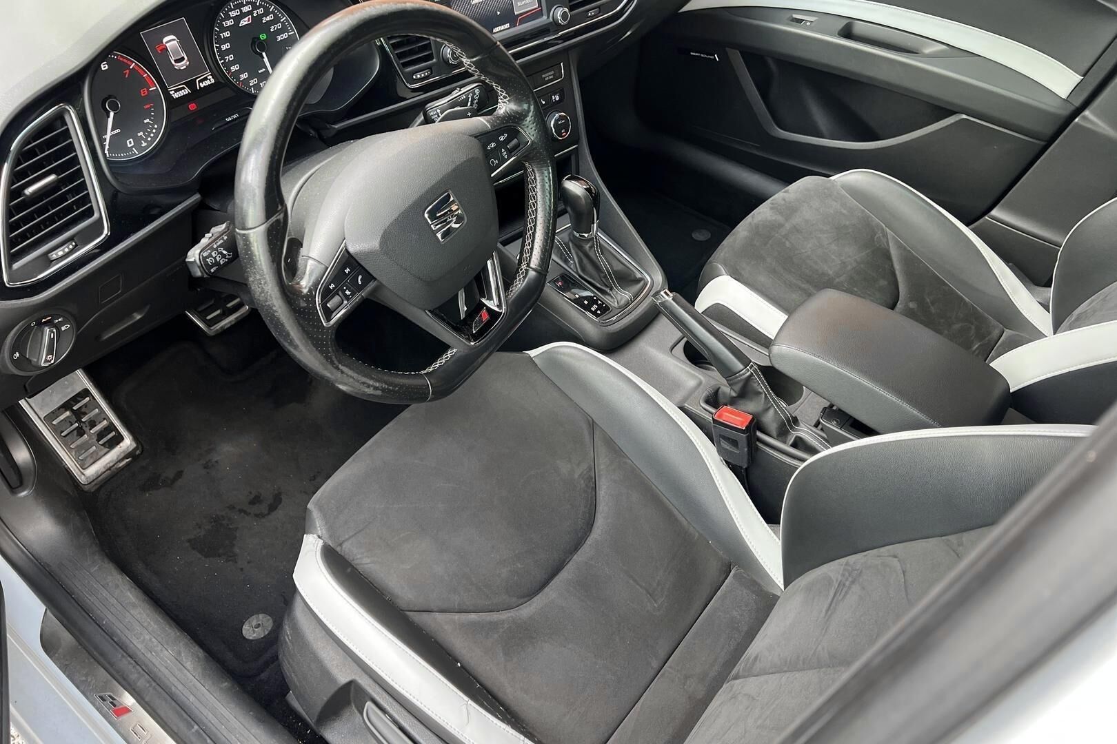 Seat Leon ST iso kuva 2