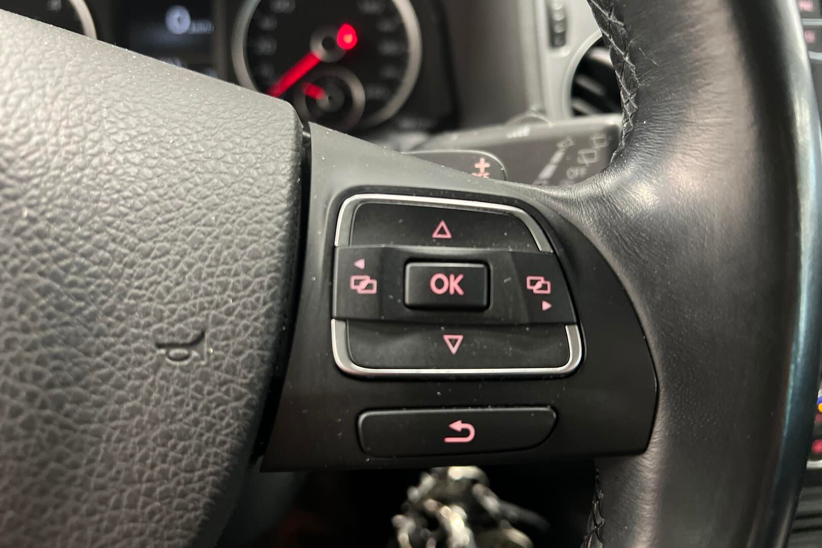 Volkswagen Tiguan iso kuva 18