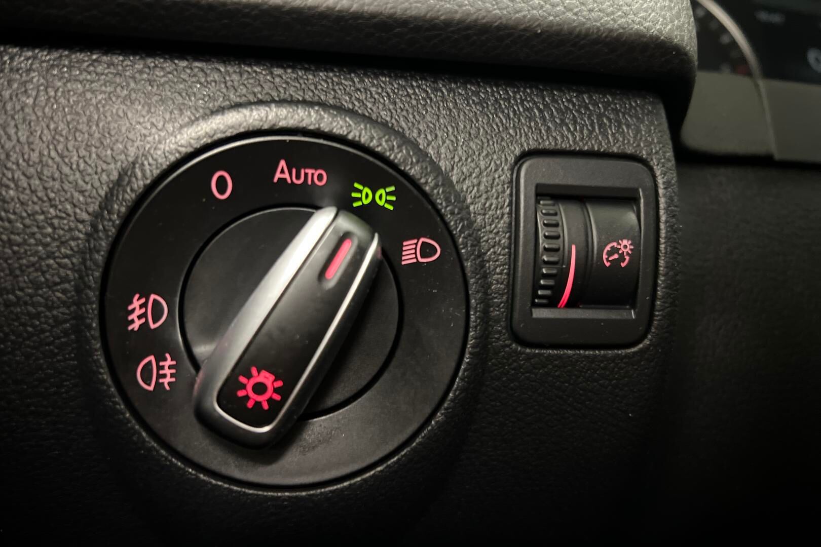 Volkswagen Tiguan iso kuva 19