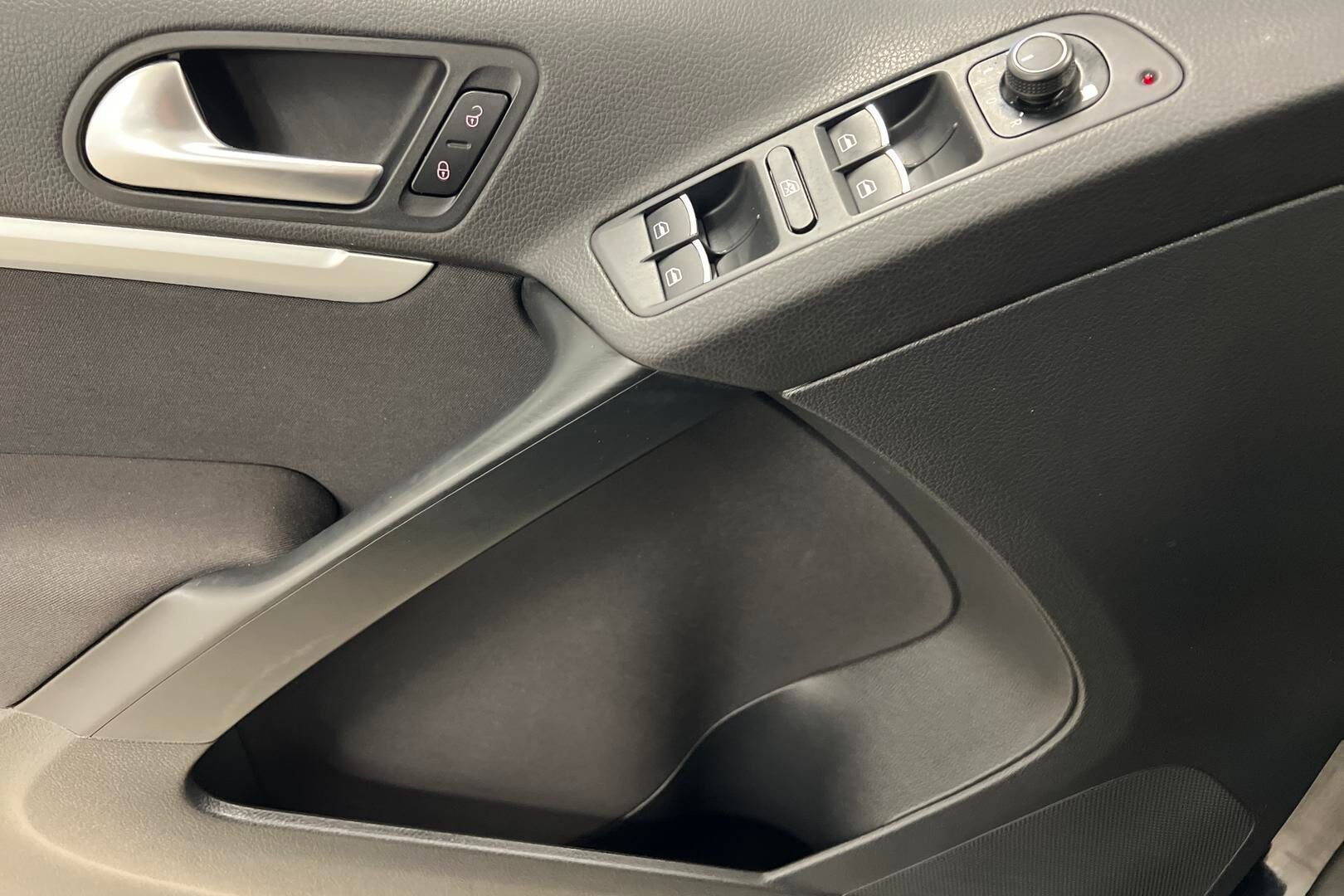 Volkswagen Tiguan iso kuva 20