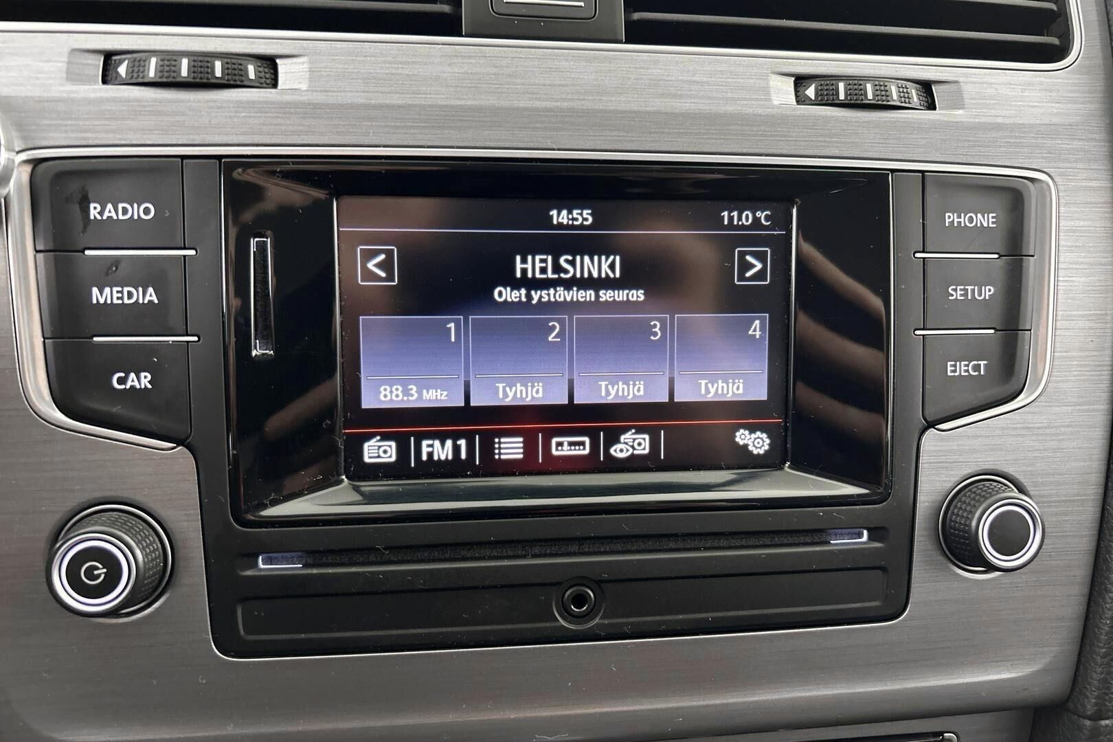 Volkswagen Golf iso kuva 15