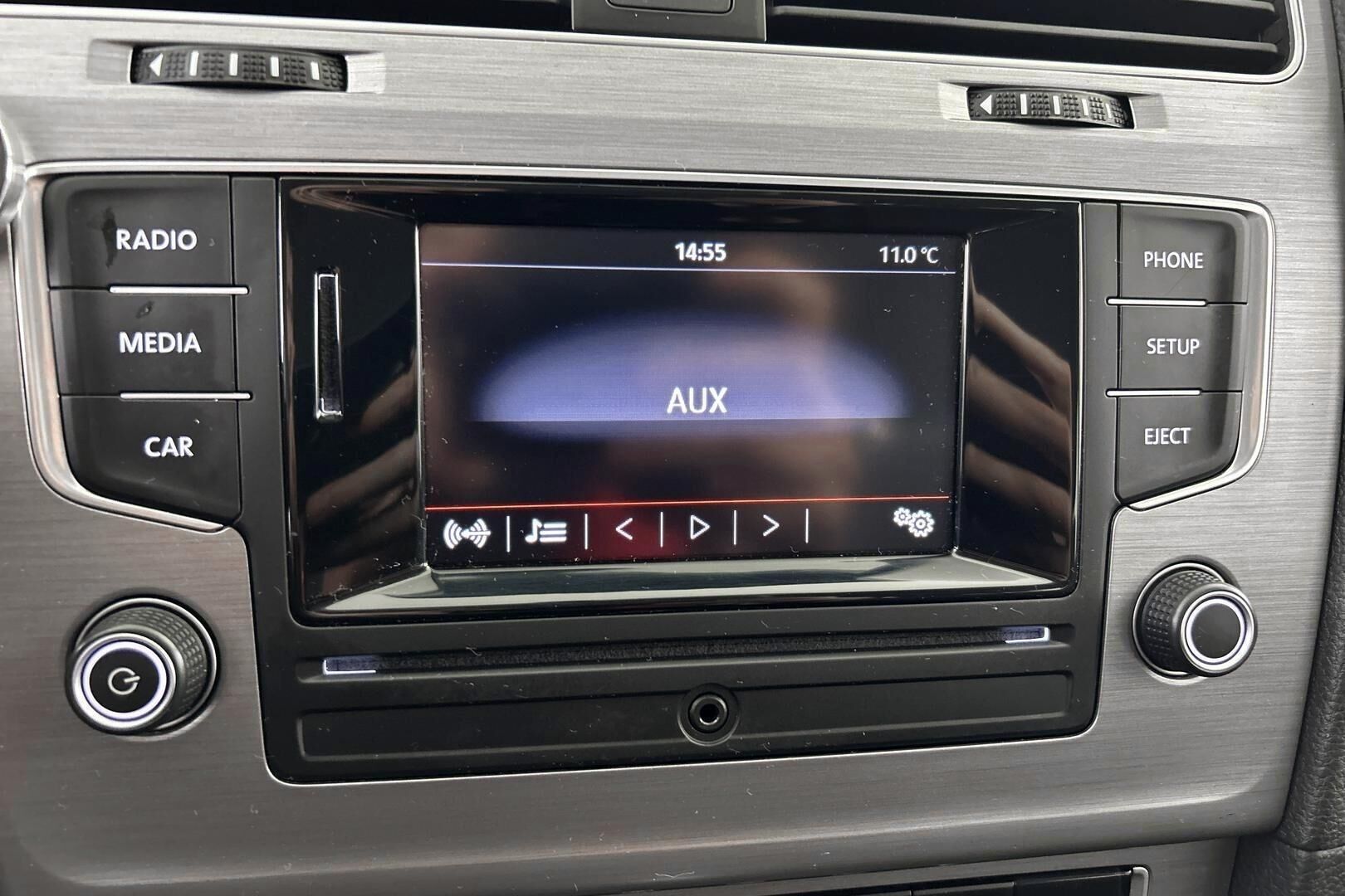 Volkswagen Golf iso kuva 16