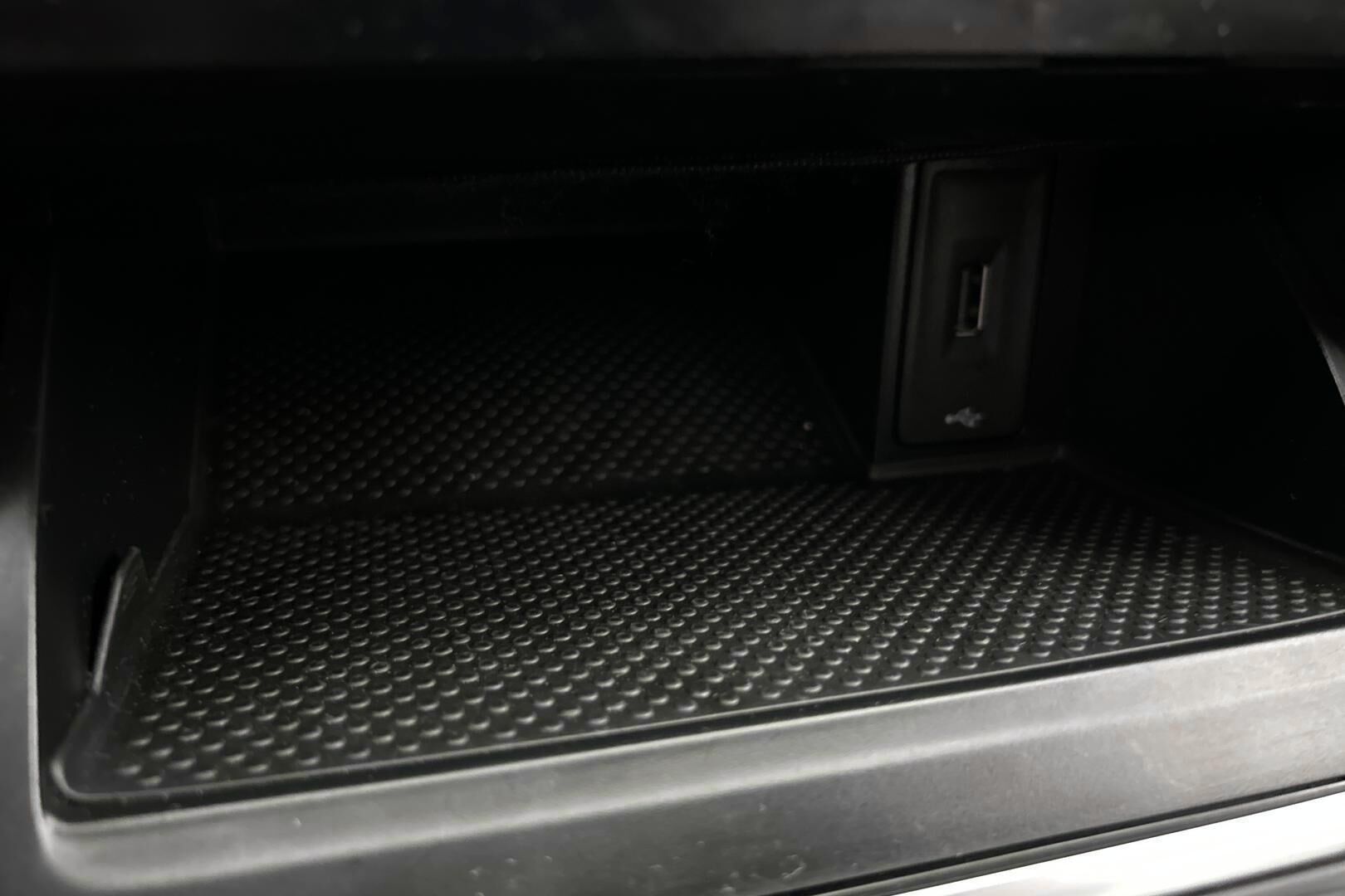 Volkswagen Golf iso kuva 19