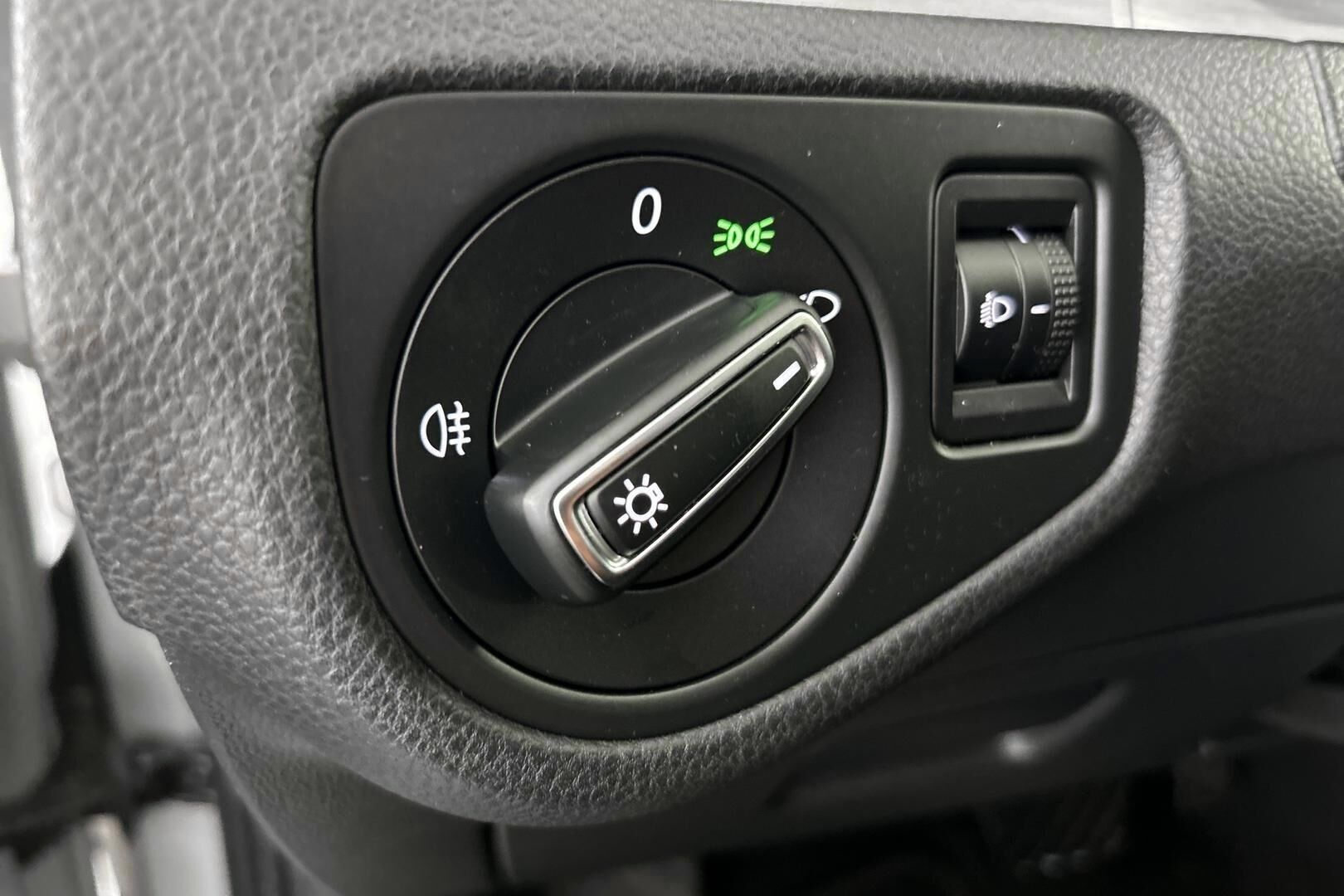 Volkswagen Golf iso kuva 22