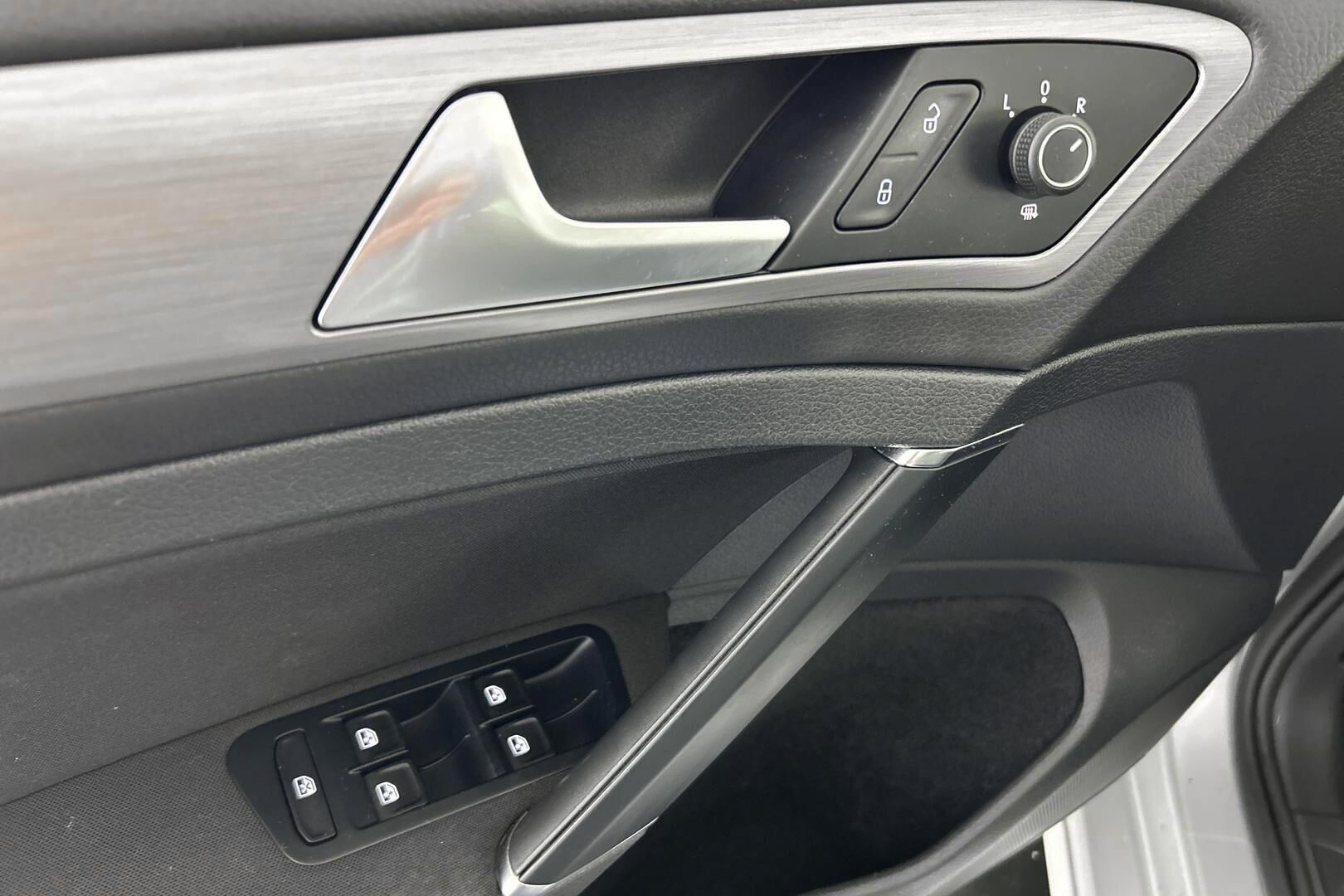 Volkswagen Golf iso kuva 23