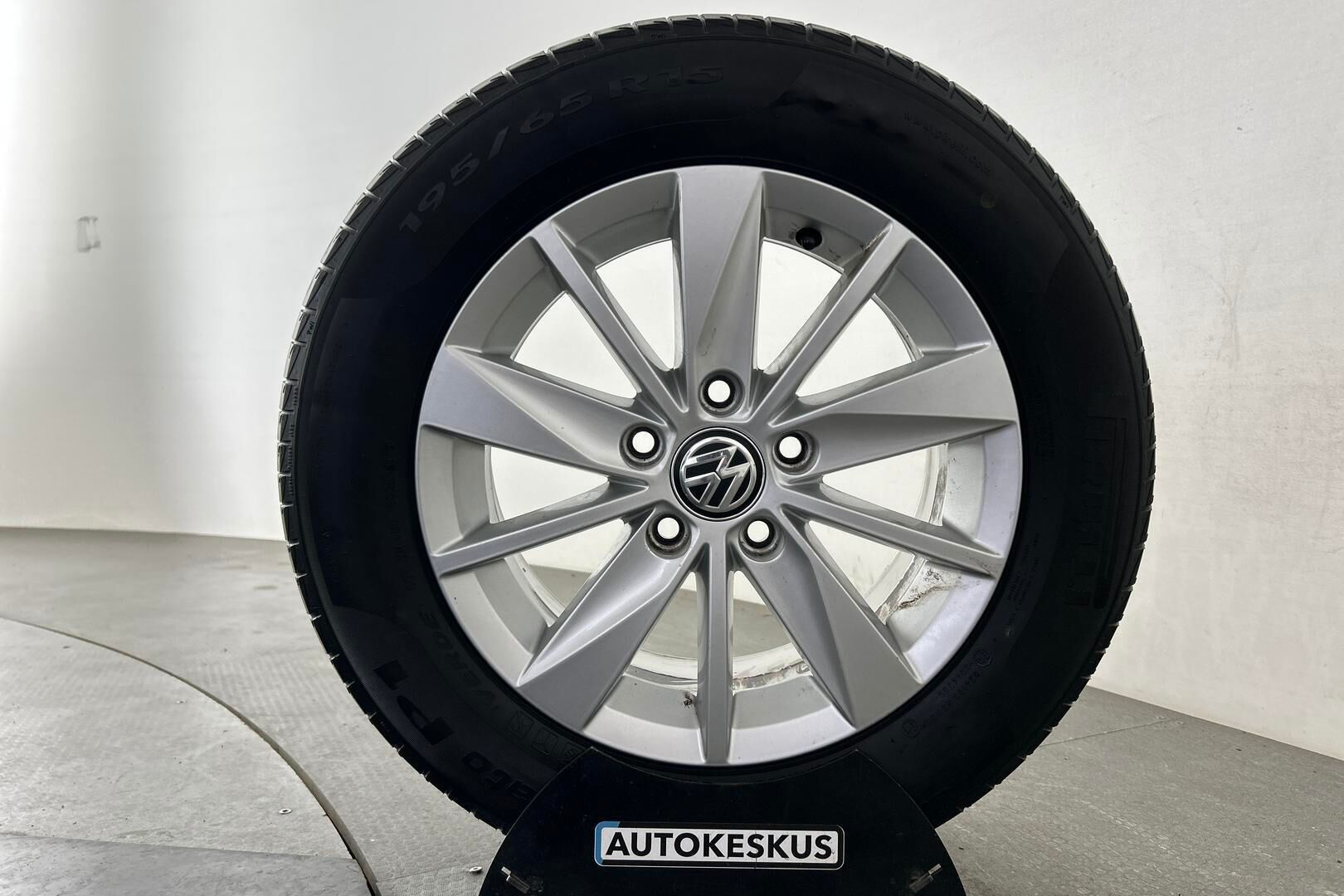 Volkswagen Golf iso kuva 25