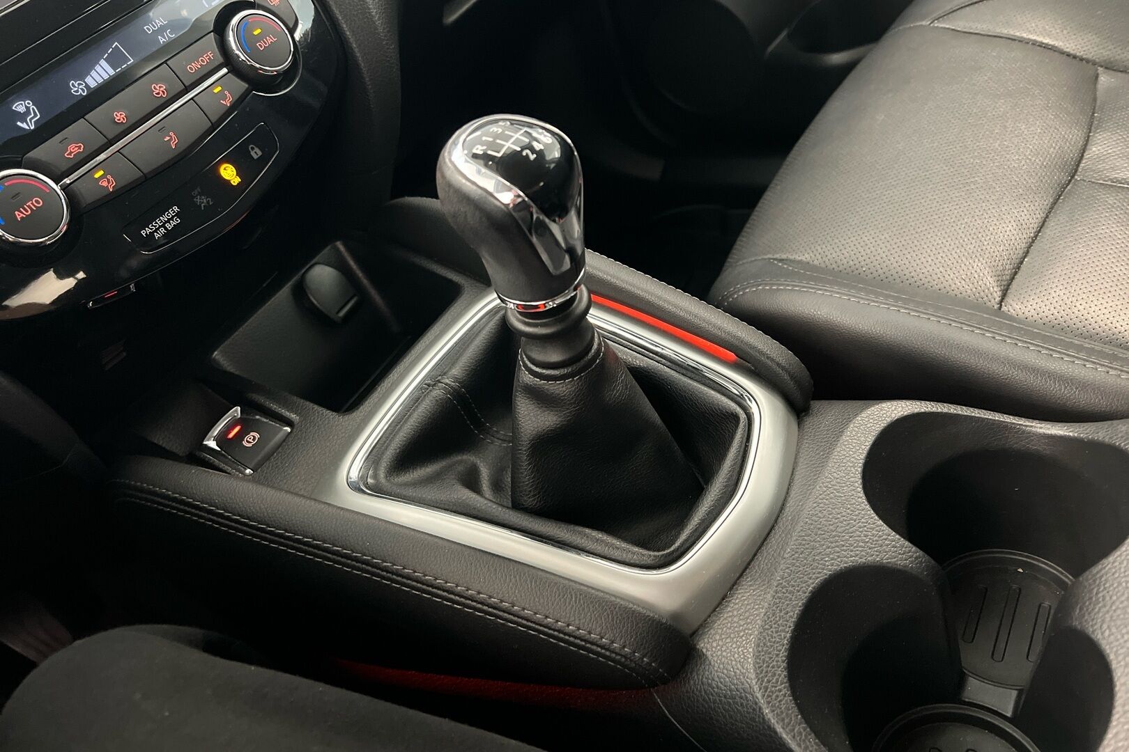 Nissan Qashqai iso kuva 6