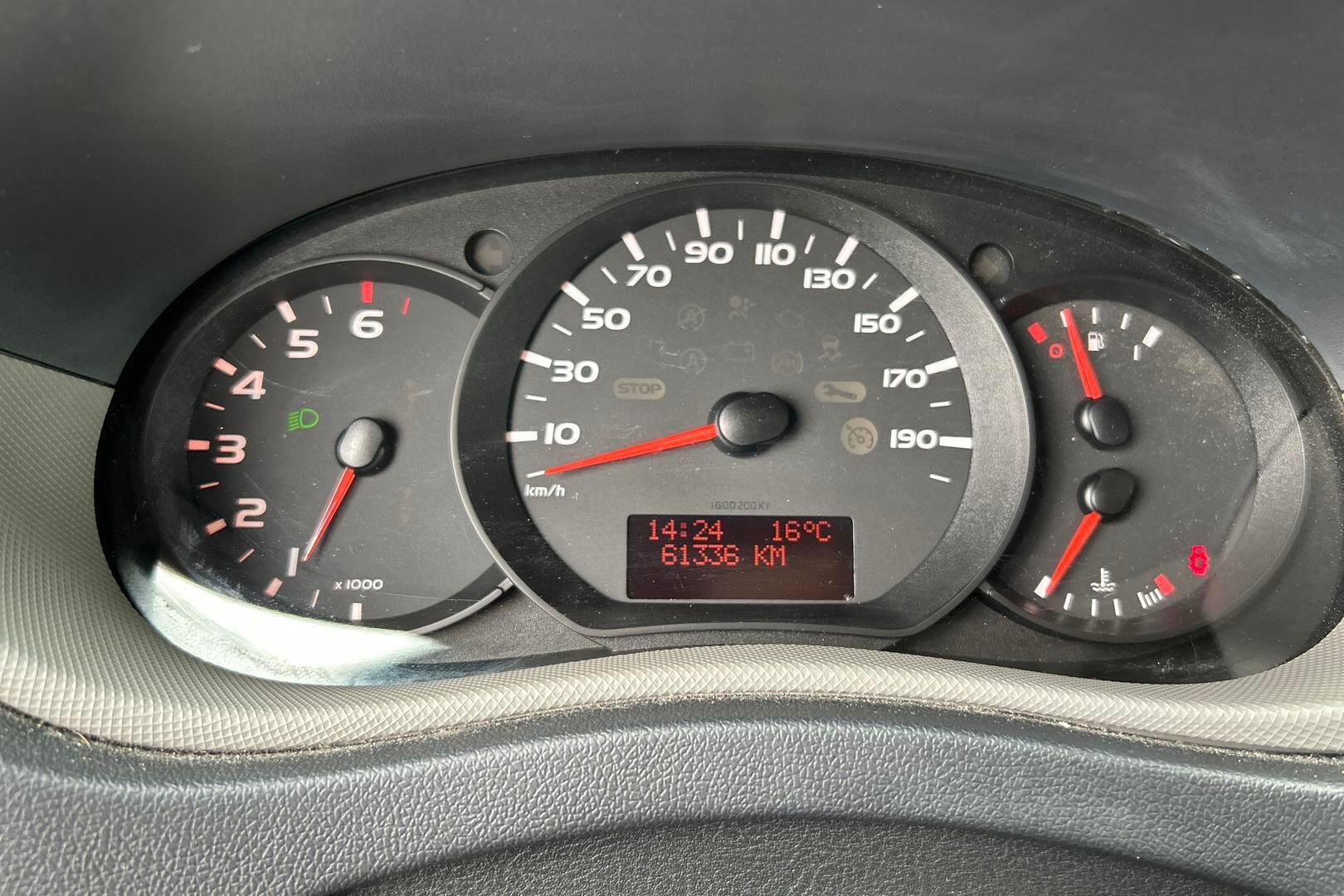 Nissan NV400 iso kuva 12